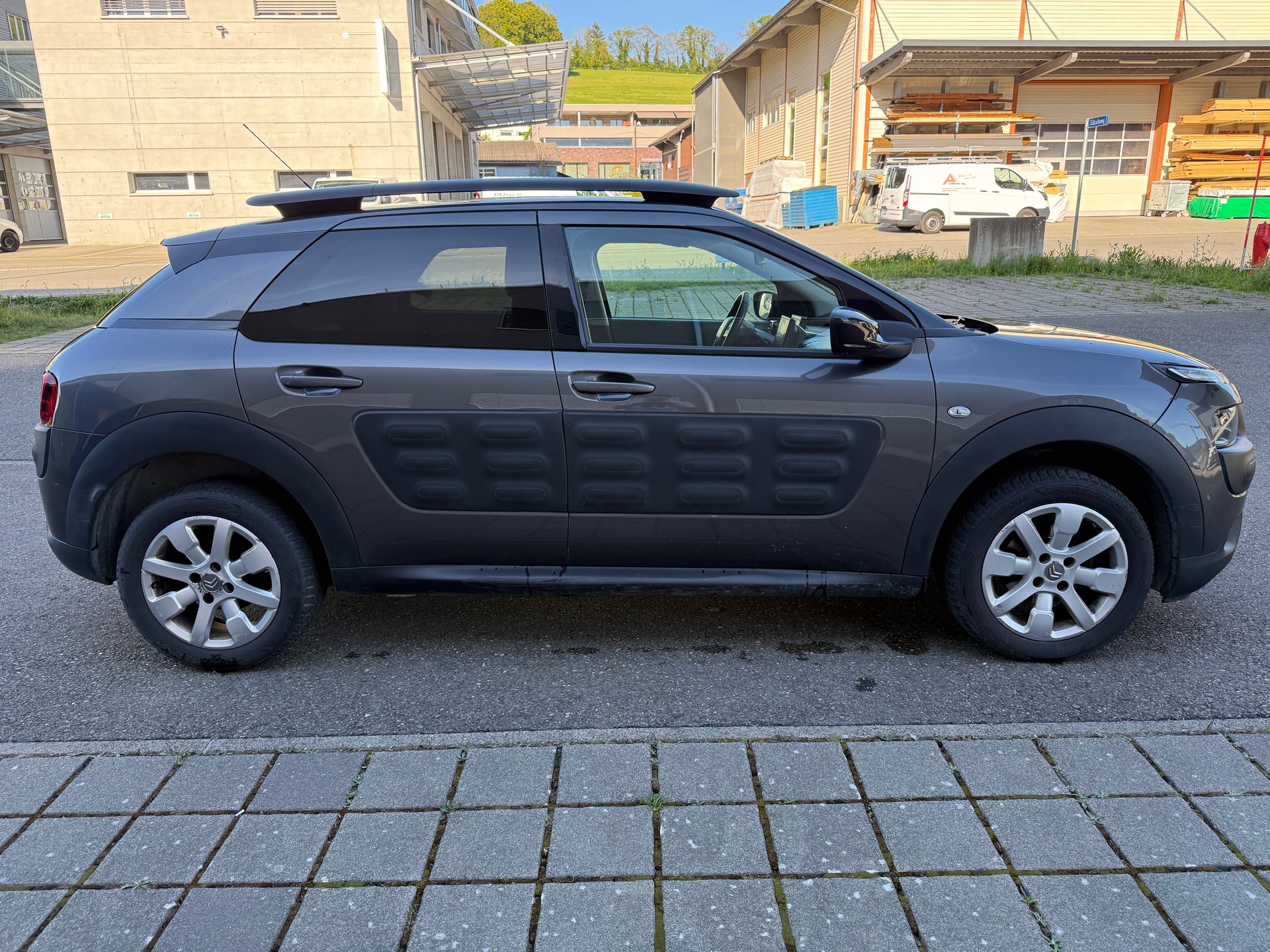 CITROEN C4 Cactus 1.2 e-THP Shine EAT6-image-5
