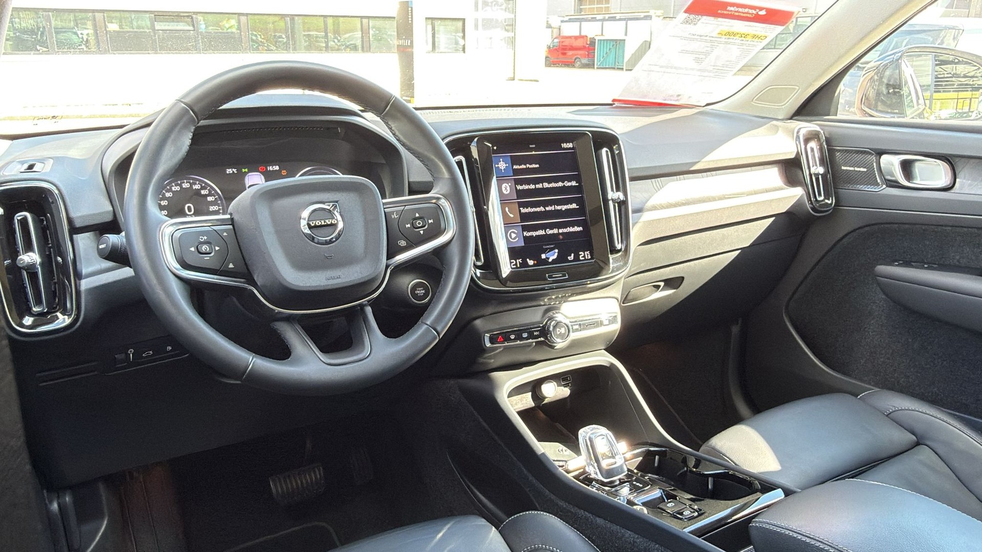 VOLVO XC40 T5 PHEV Ultimate Bright DCT-image-17
