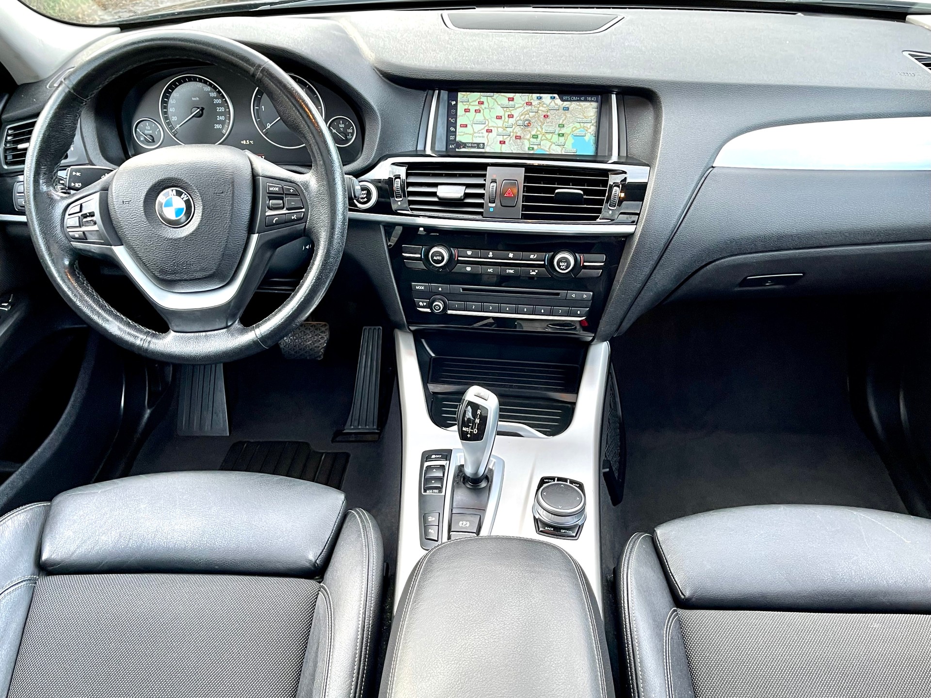 BMW X3 xDrive 20d xLine Steptronic-showroom-element-1
