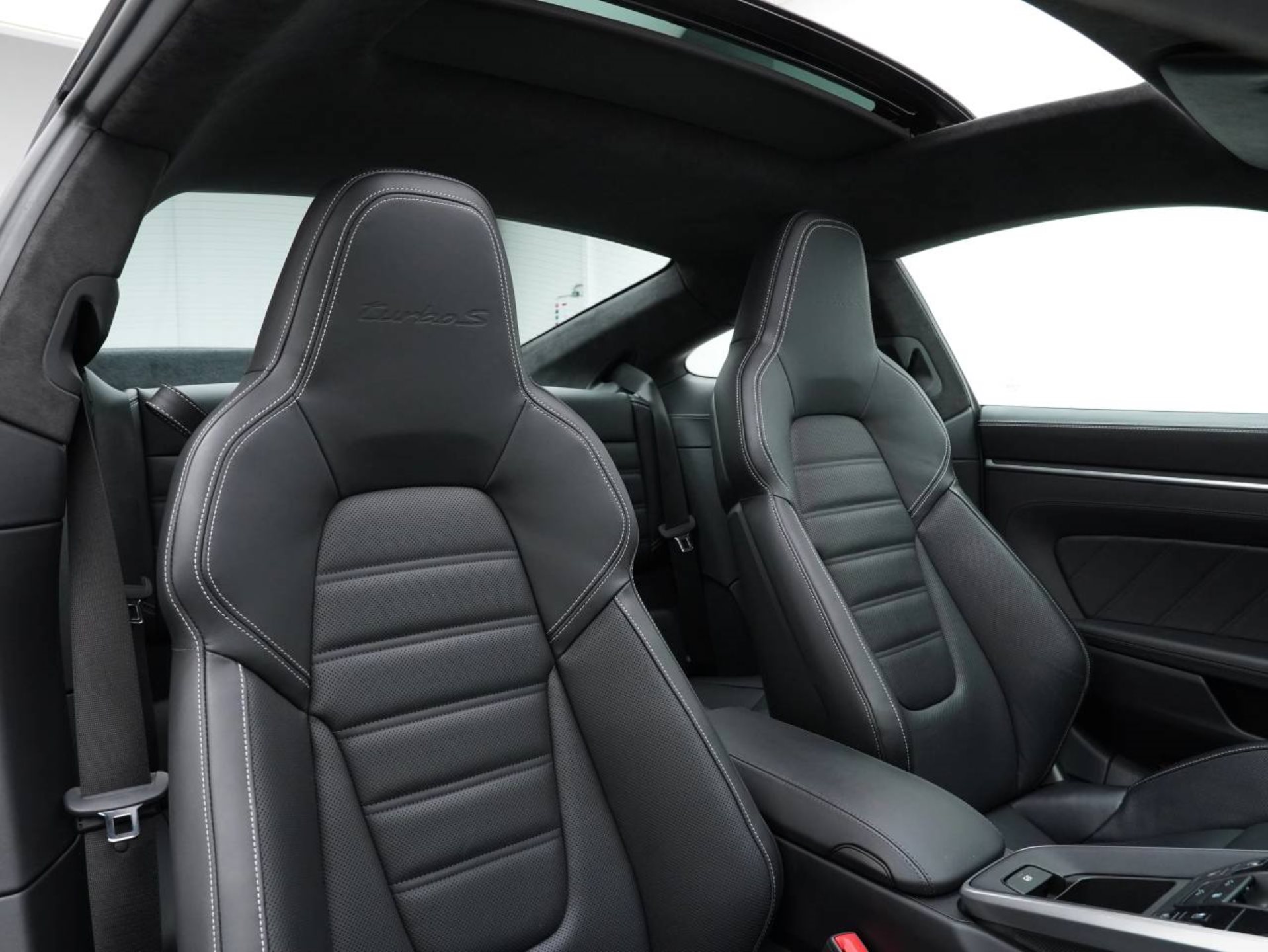 PORSCHE 911 Turbo S-image-24