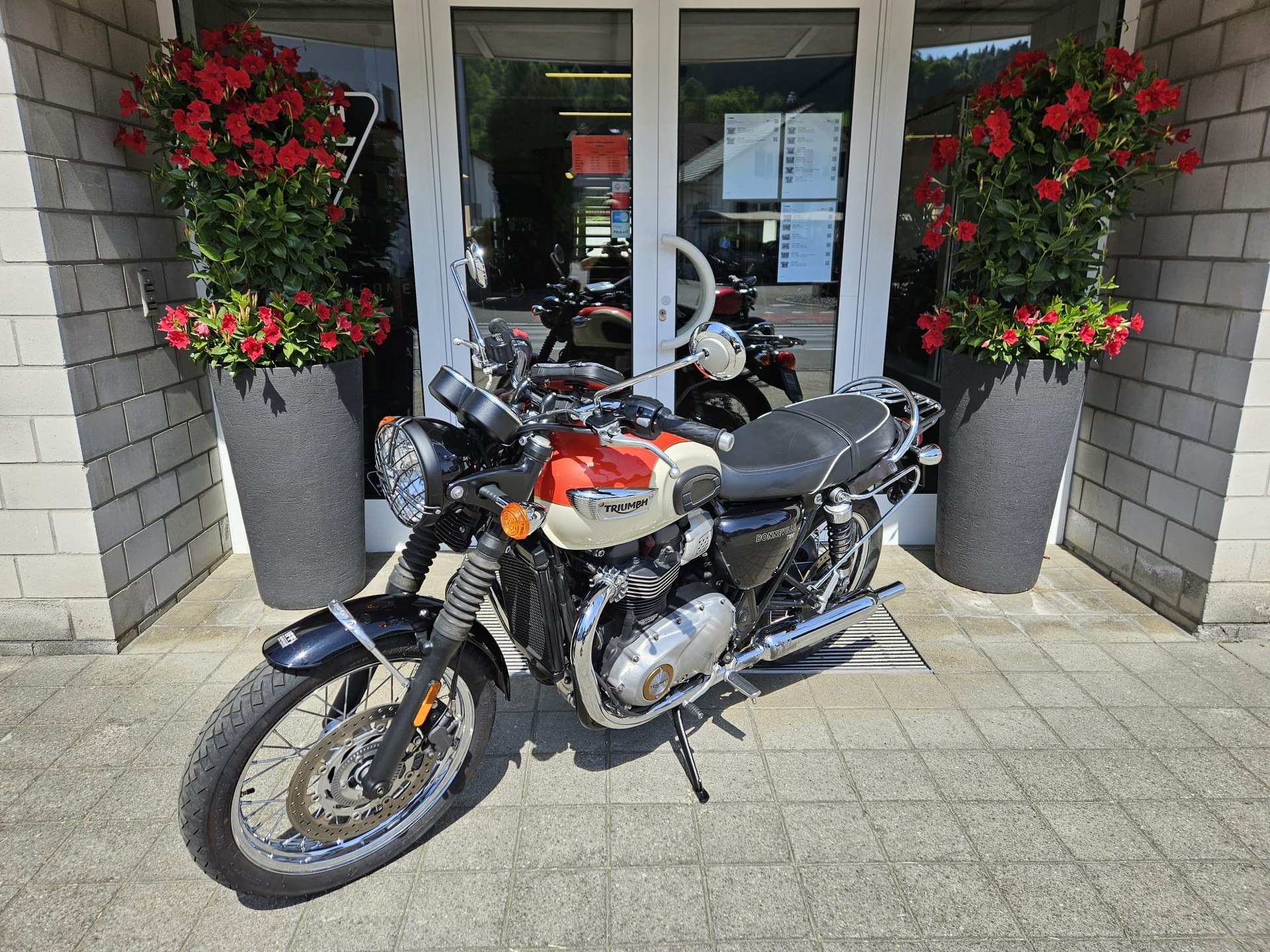 TRIUMPH Bonneville 900 T 100 ABS-image-3