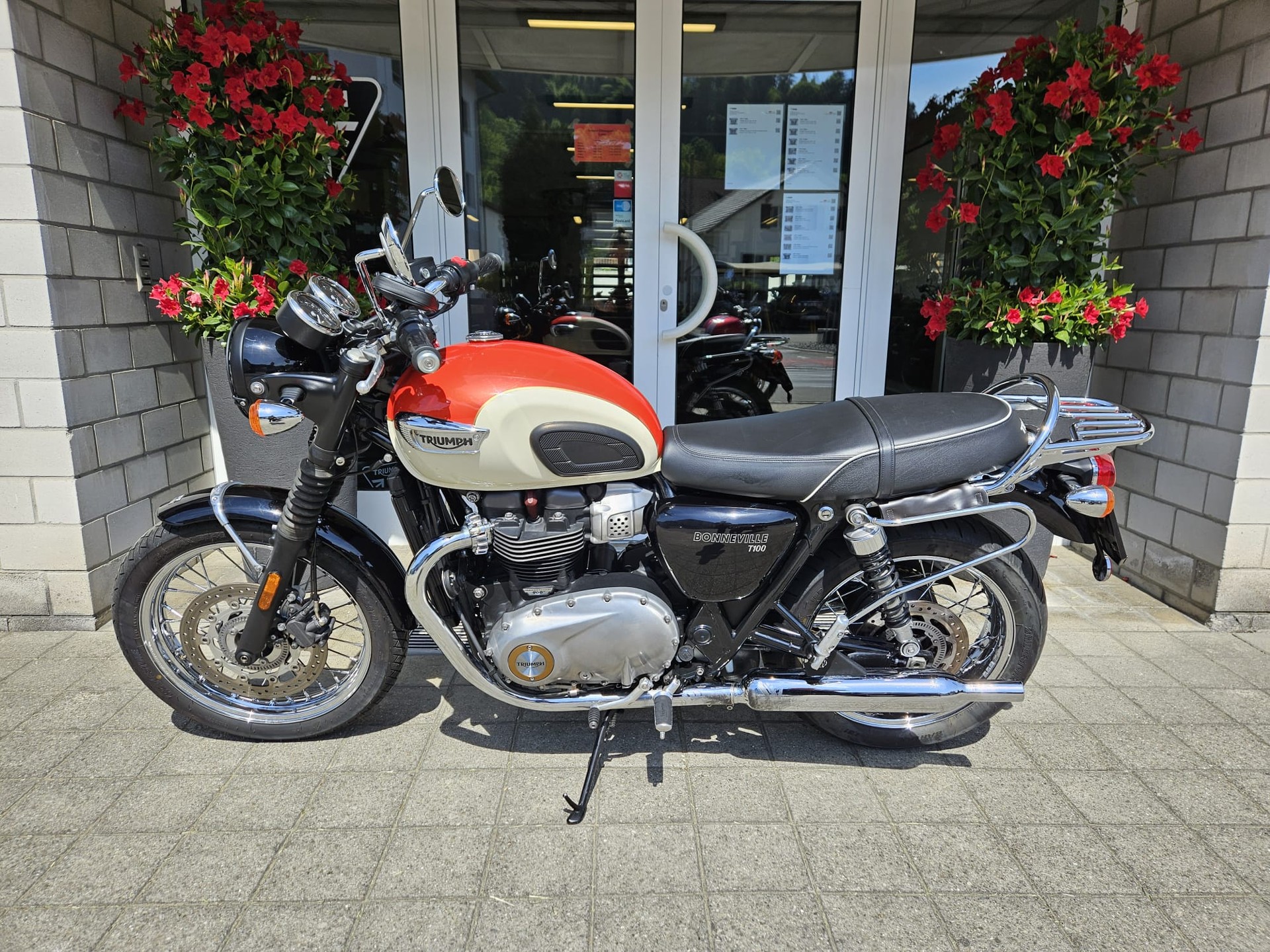 TRIUMPH Bonneville 900 T 100 ABS-image-4