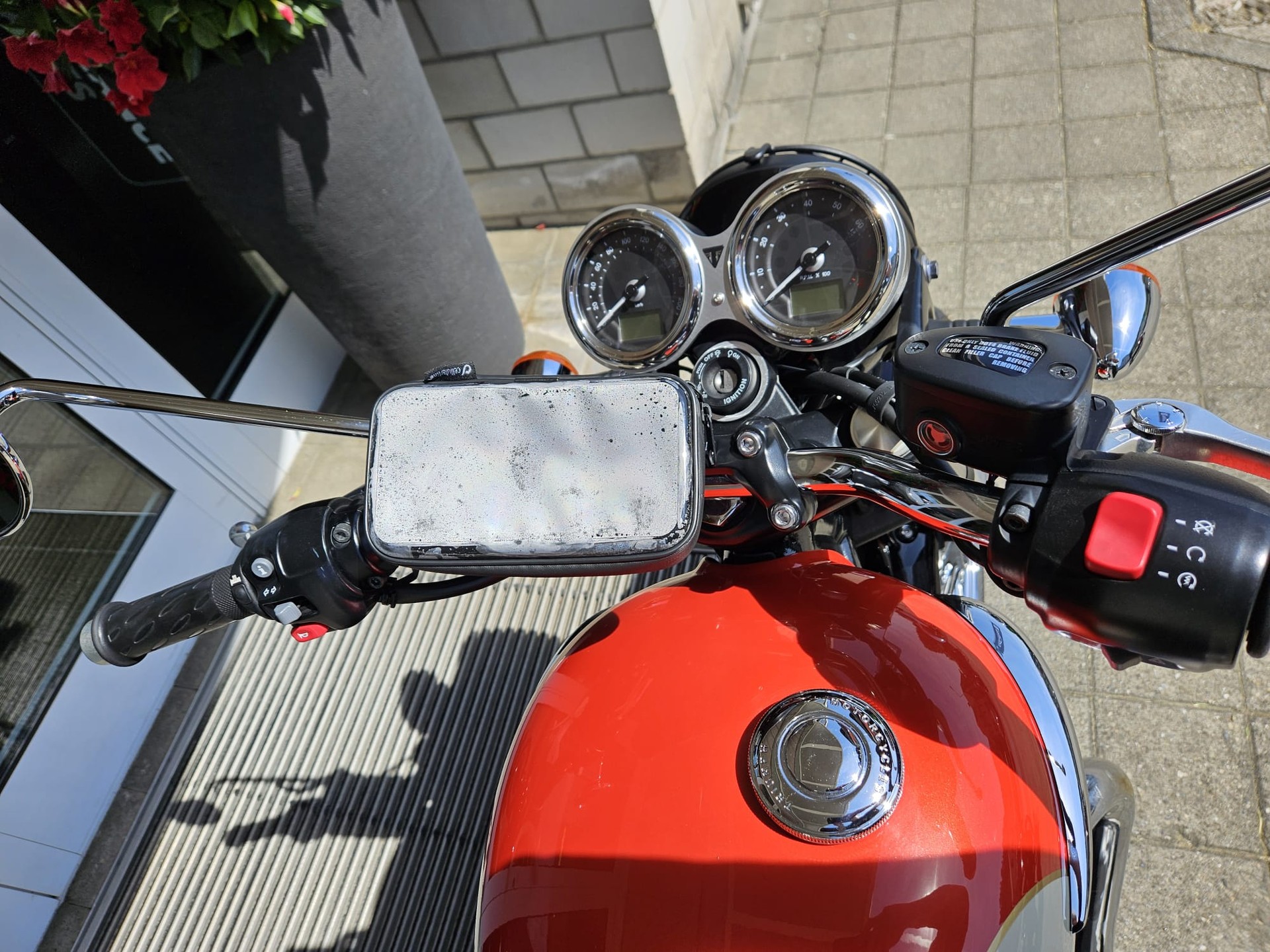 TRIUMPH Bonneville 900 T 100 ABS-image-8