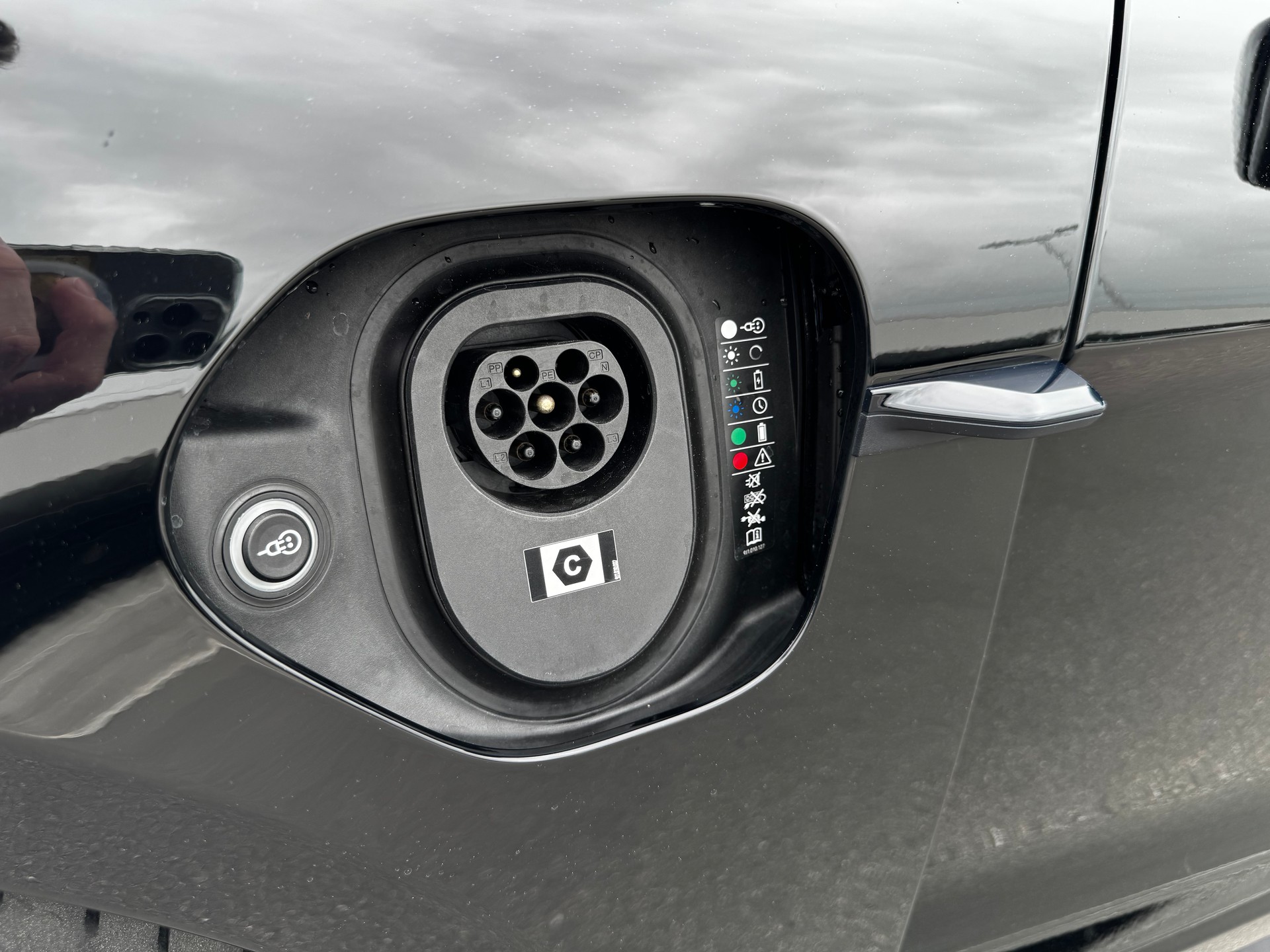 PORSCHE TAYCAN-image-19