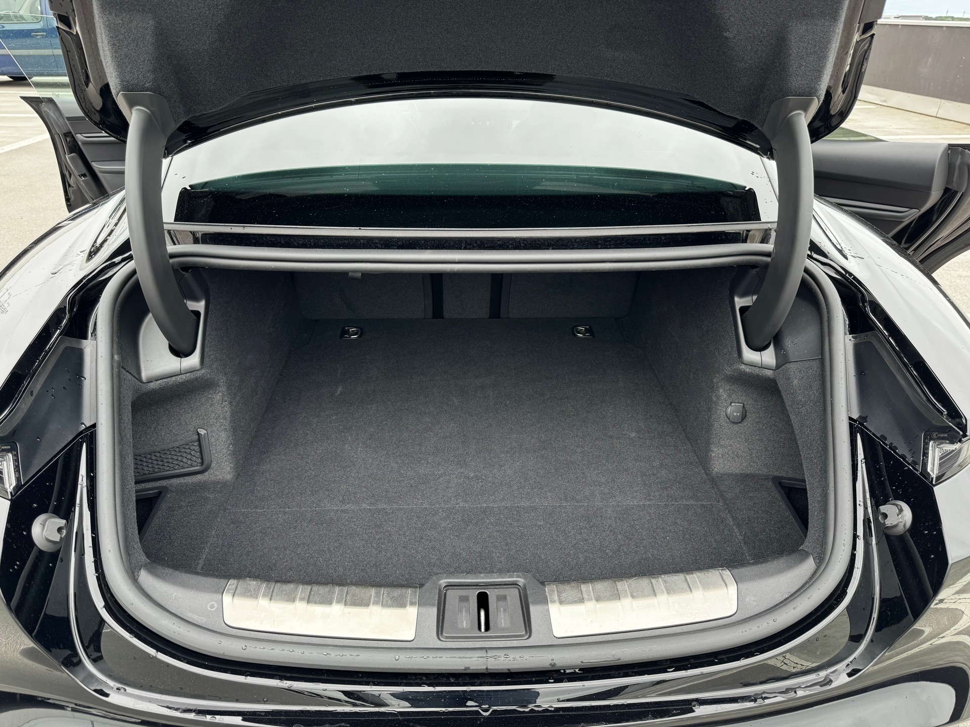 PORSCHE TAYCAN-image-12
