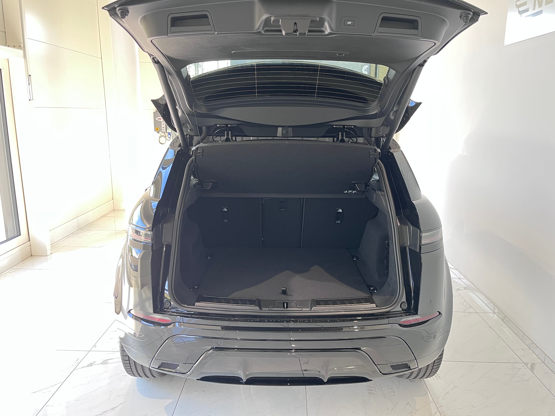 LAND ROVER Range Rover Evoque P 270e Dynamic SE AT9-image-9