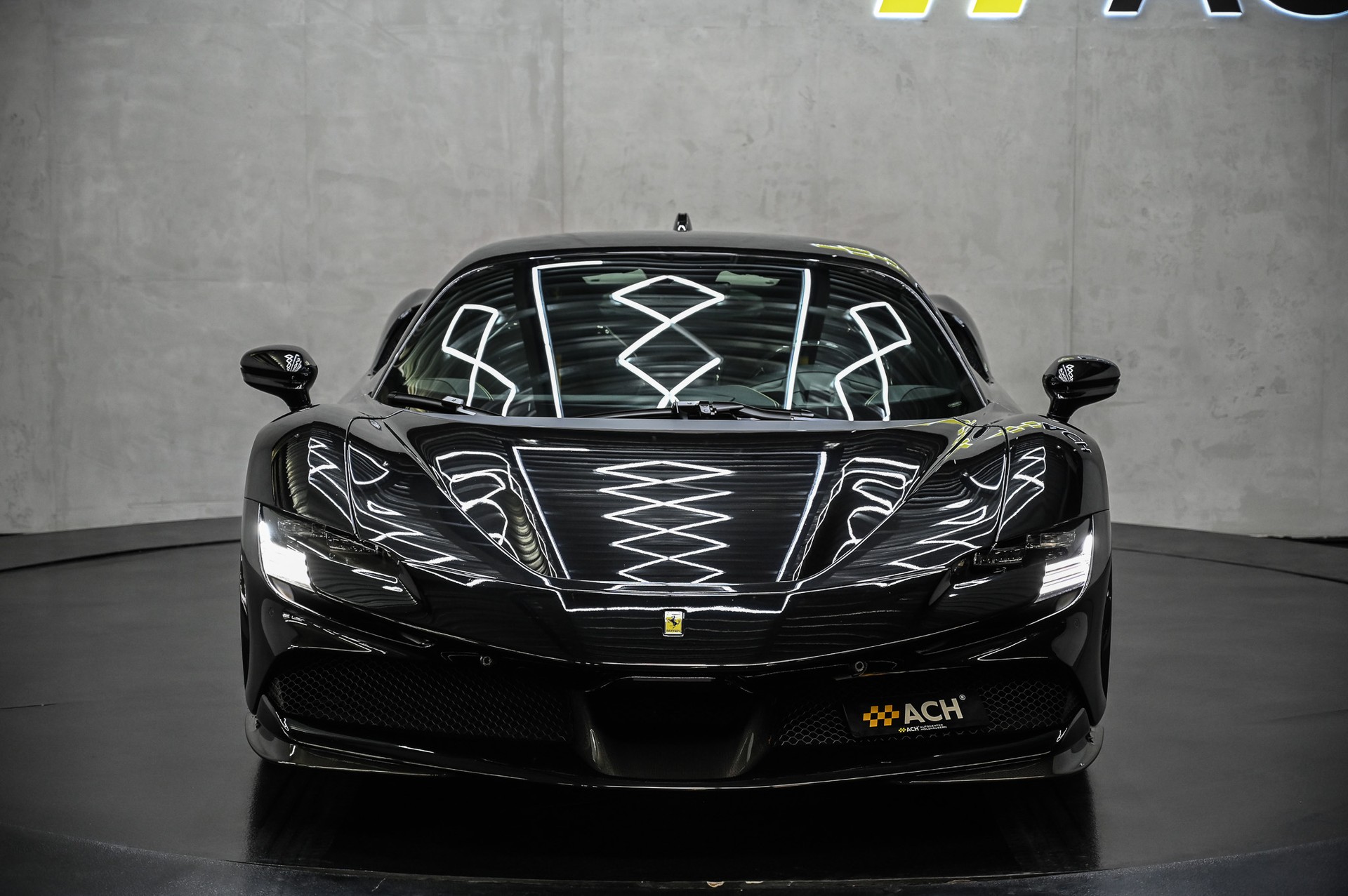 FERRARI SF90 Stradale-showroom-element-1