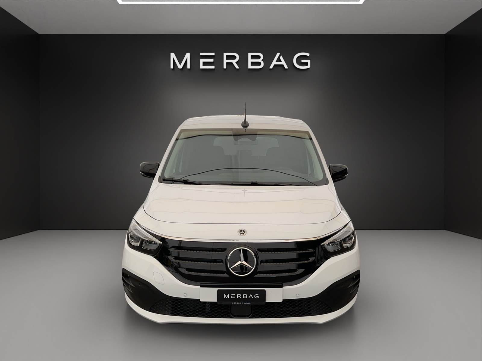 MERCEDES-BENZ EQT Standard 2716mm S-image-1
