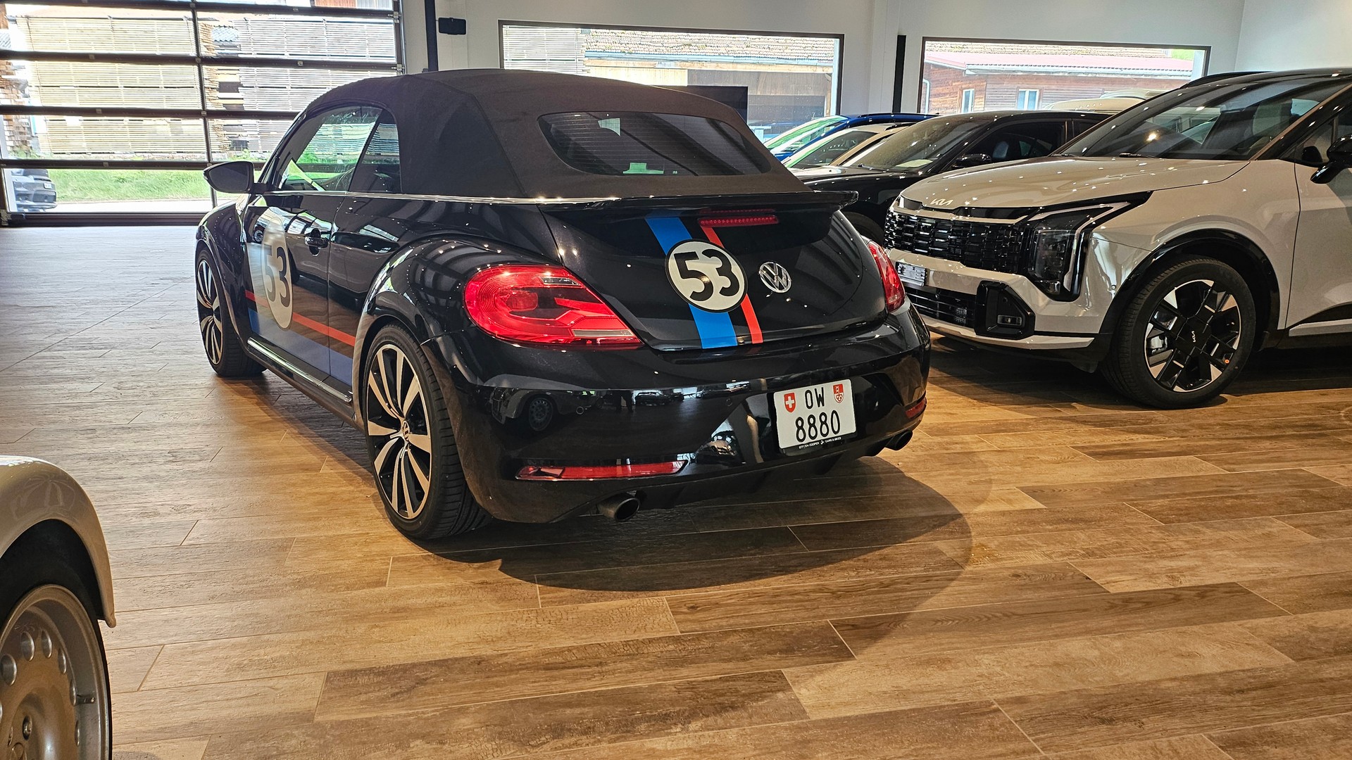 VW Beetle Cabrio 2.0 TSI Sport DSG R-Line-image-12