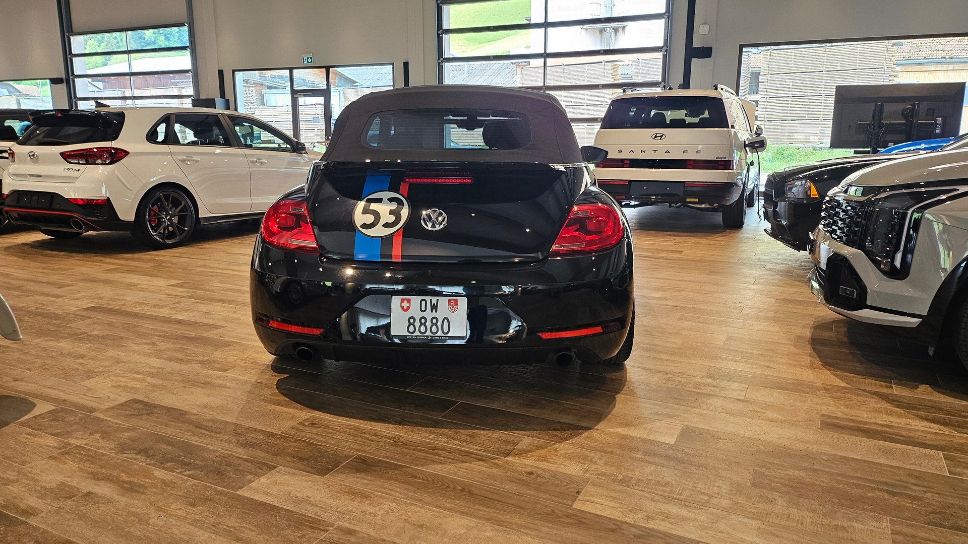 VW Beetle Cabrio 2.0 TSI Sport DSG R-Line-image-10