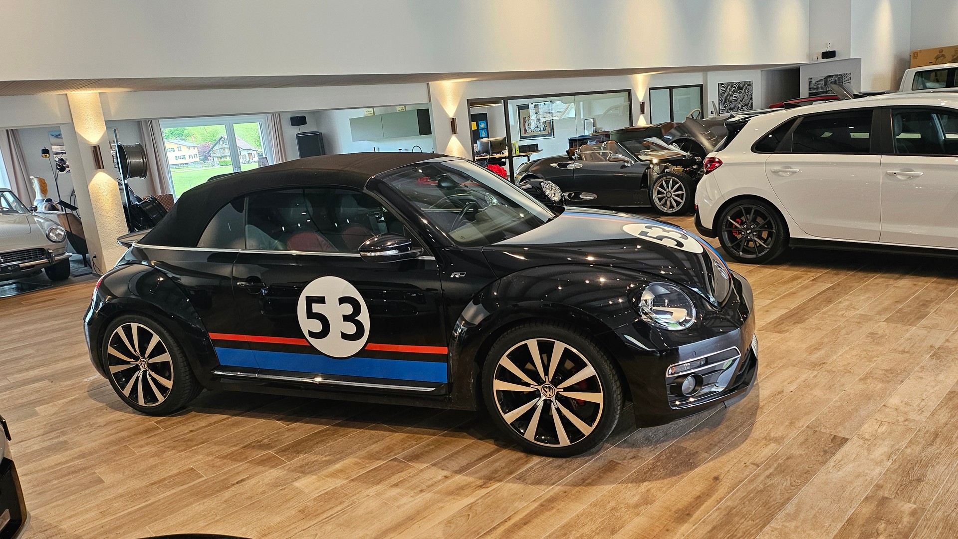 VW Beetle Cabrio 2.0 TSI Sport DSG R-Line-image-6