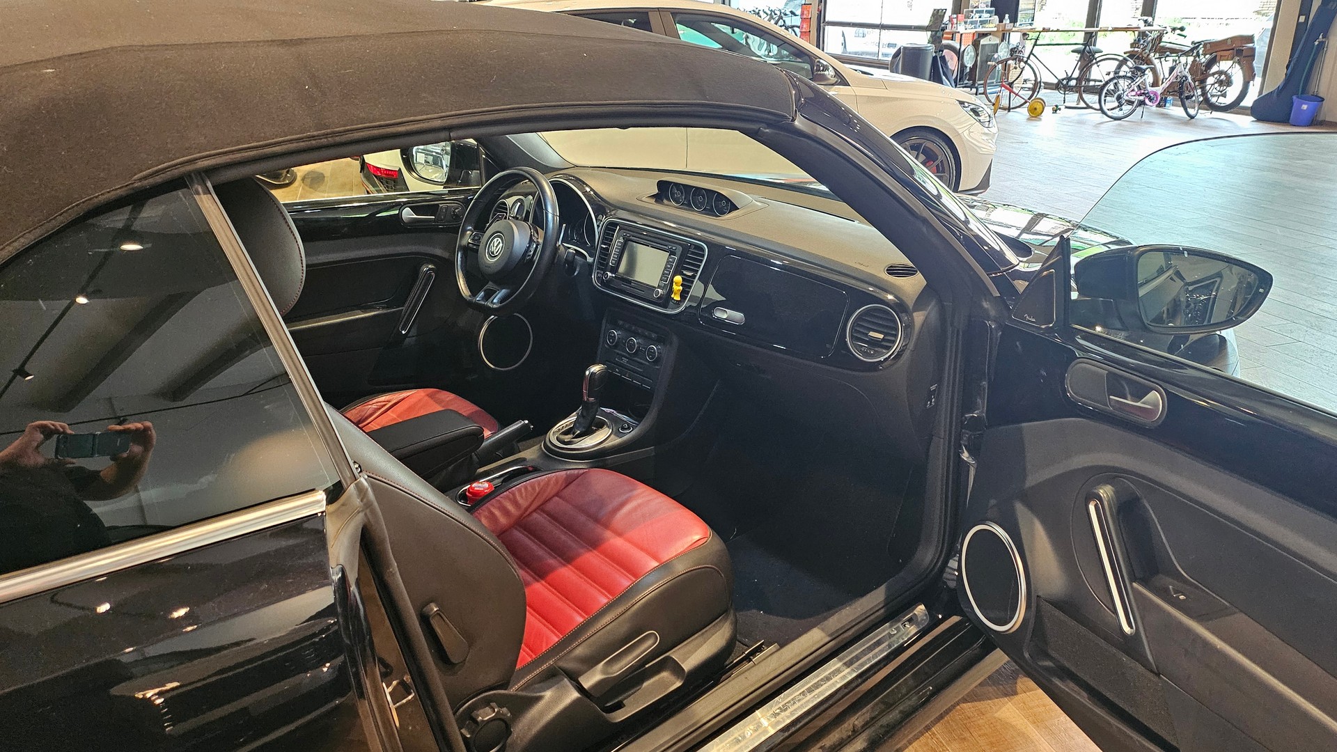 VW Beetle Cabrio 2.0 TSI Sport DSG R-Line-image-20