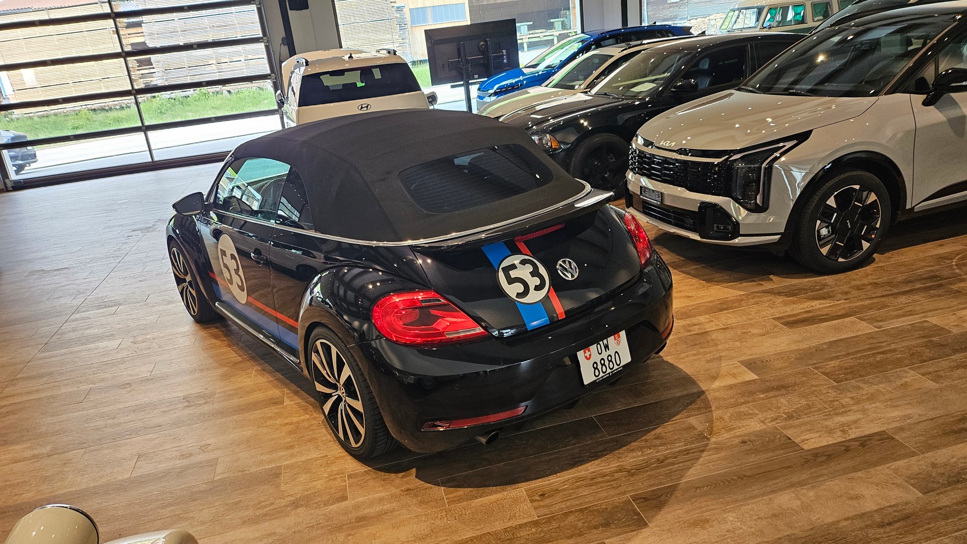 VW Beetle Cabrio 2.0 TSI Sport DSG R-Line-image-13