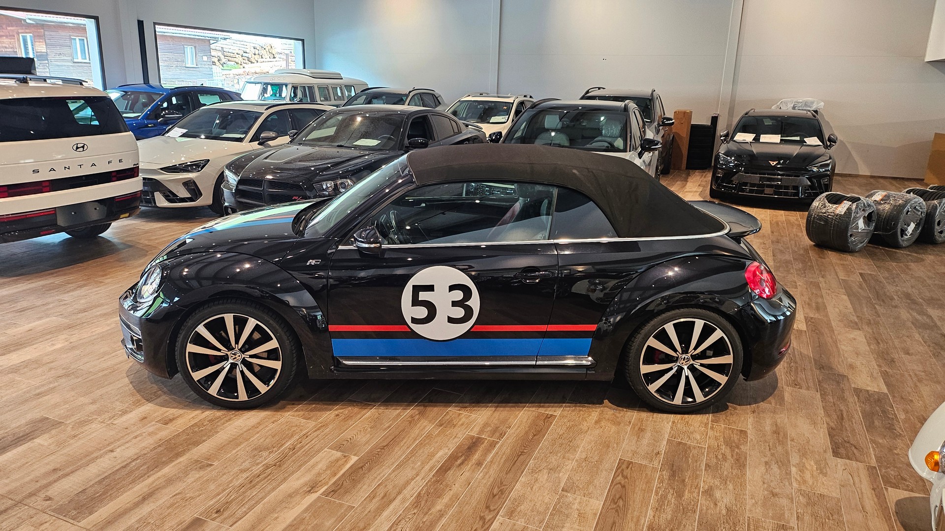 VW Beetle Cabrio 2.0 TSI Sport DSG R-Line-image-15