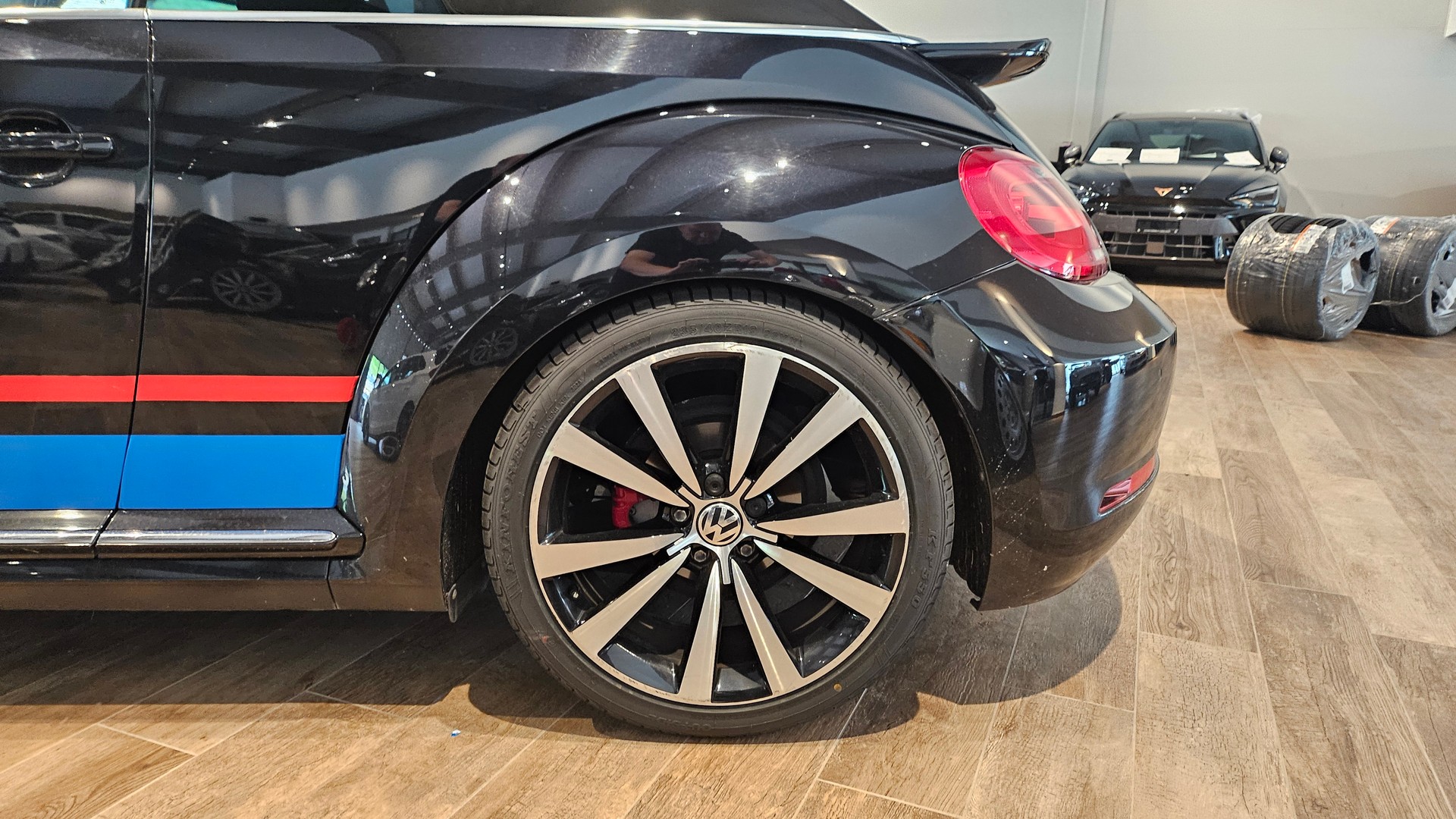 VW Beetle Cabrio 2.0 TSI Sport DSG R-Line-image-16
