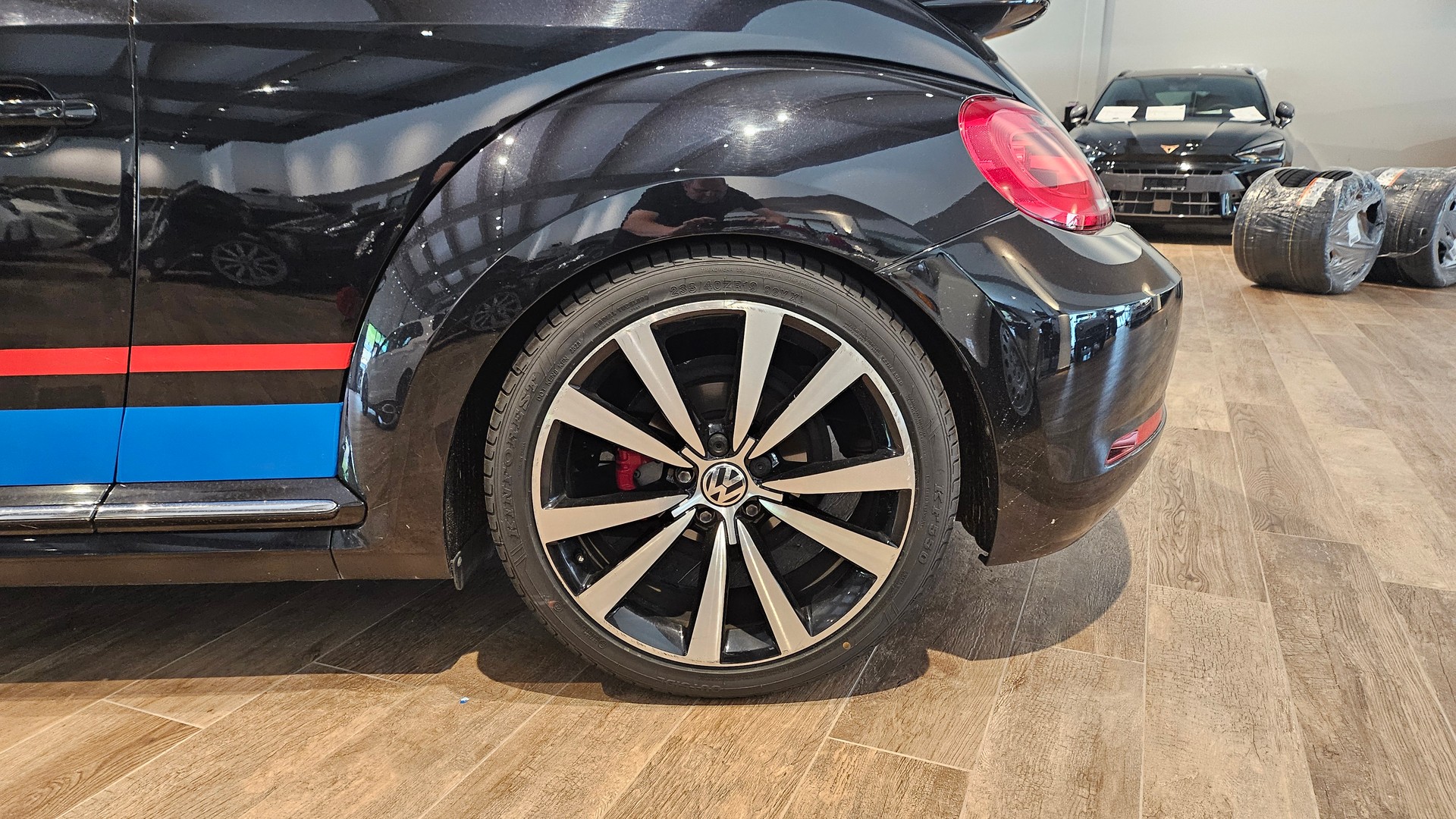 VW Beetle Cabrio 2.0 TSI Sport DSG R-Line-image-17