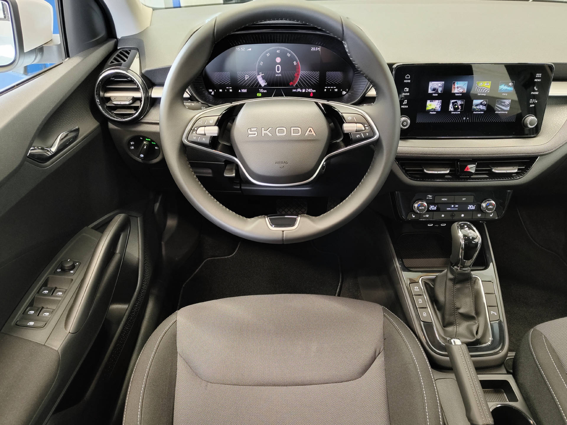 SKODA Fabia 1.5 TSI Selection DSG-image-4