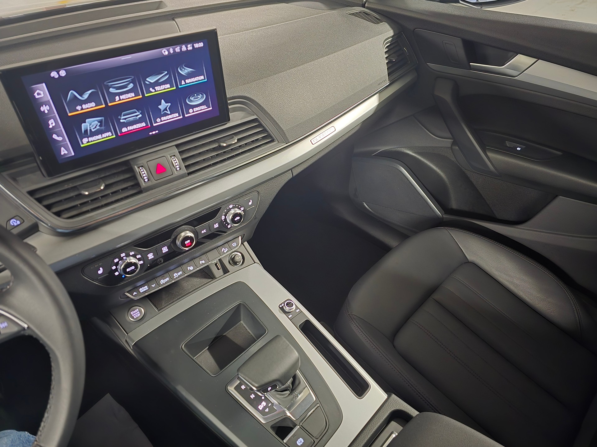 AUDI Q5 45 TFSI S-line quattro S-tronic-image-10