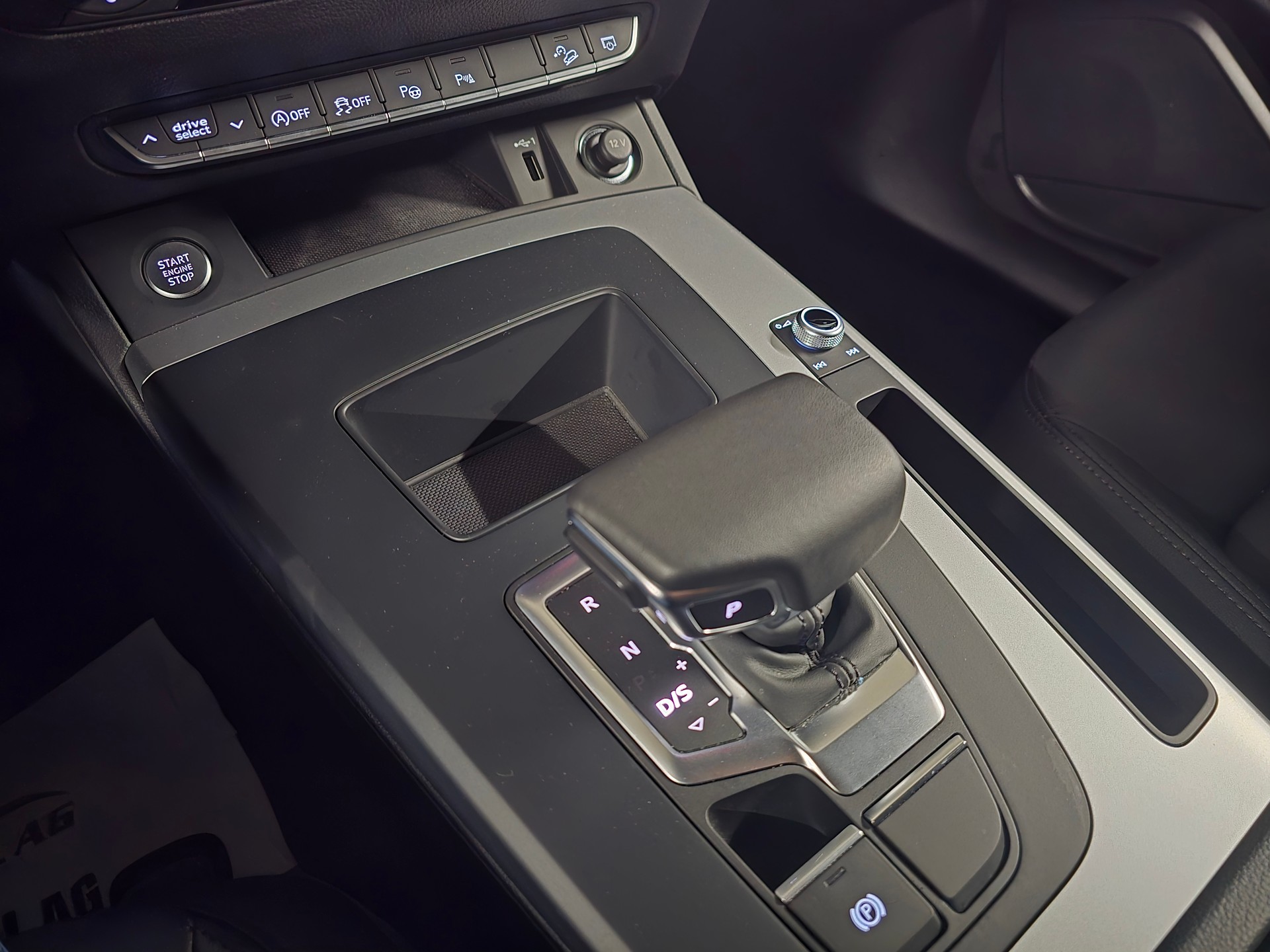 AUDI Q5 45 TFSI S-line quattro S-tronic-image-17