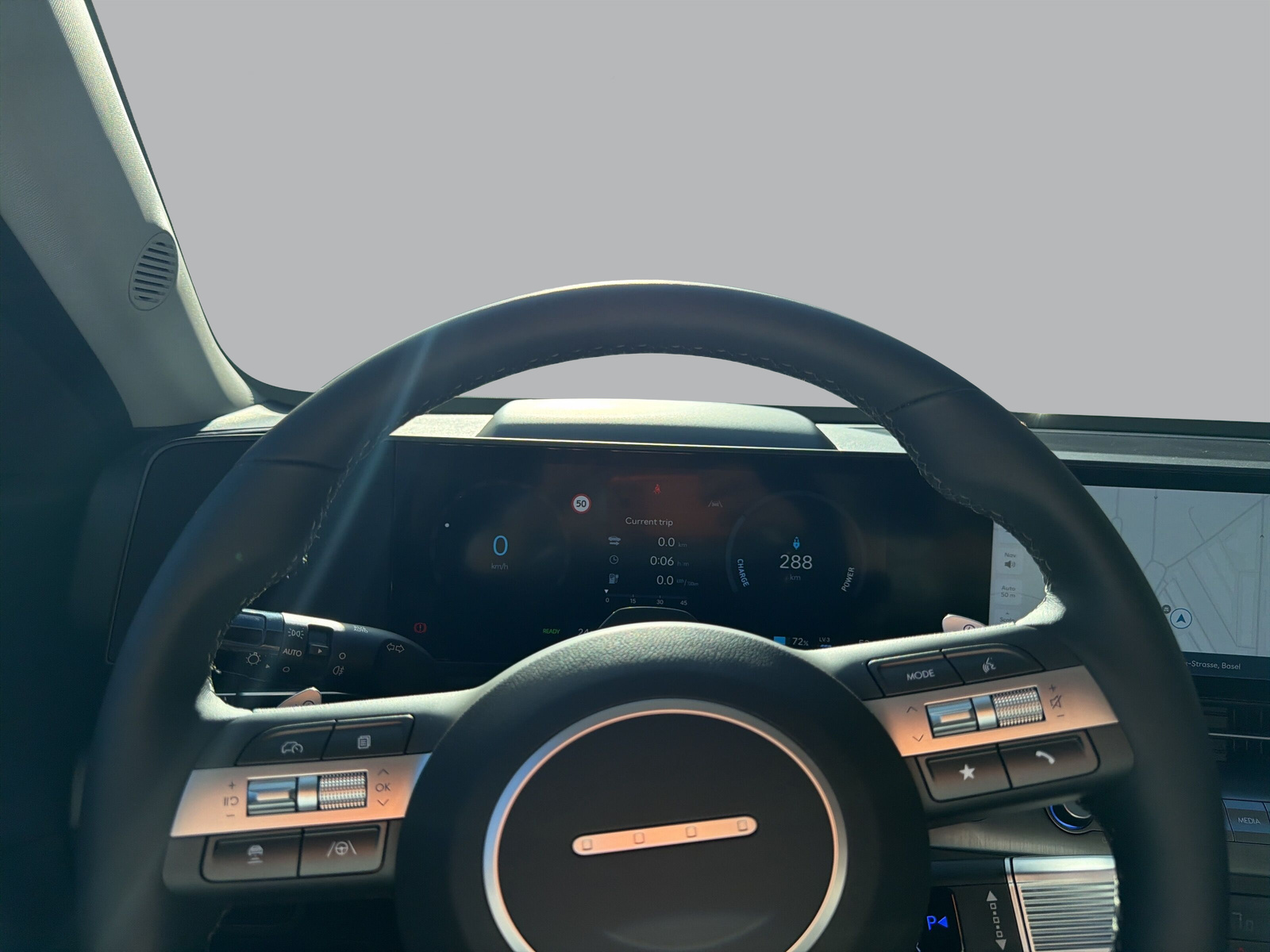 HYUNDAI Kona EV 65.4 kWh Amplia-image-8