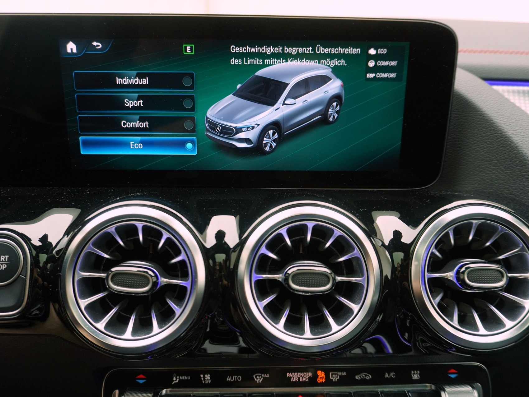 MERCEDES-BENZ EQA 350 Swiss Star AMG Line 4matic-image-24
