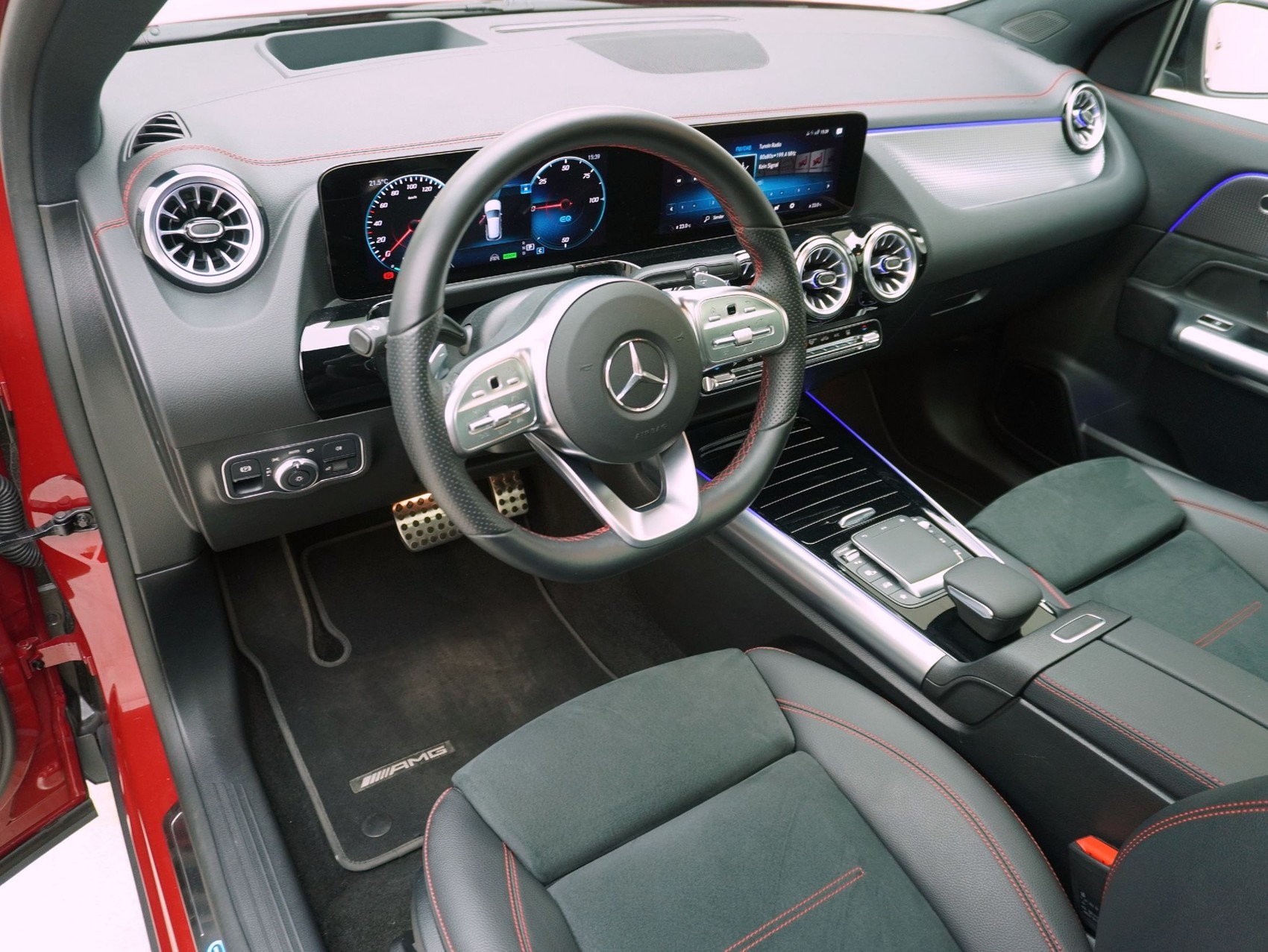 MERCEDES-BENZ EQA 350 Swiss Star AMG Line 4matic-image-10