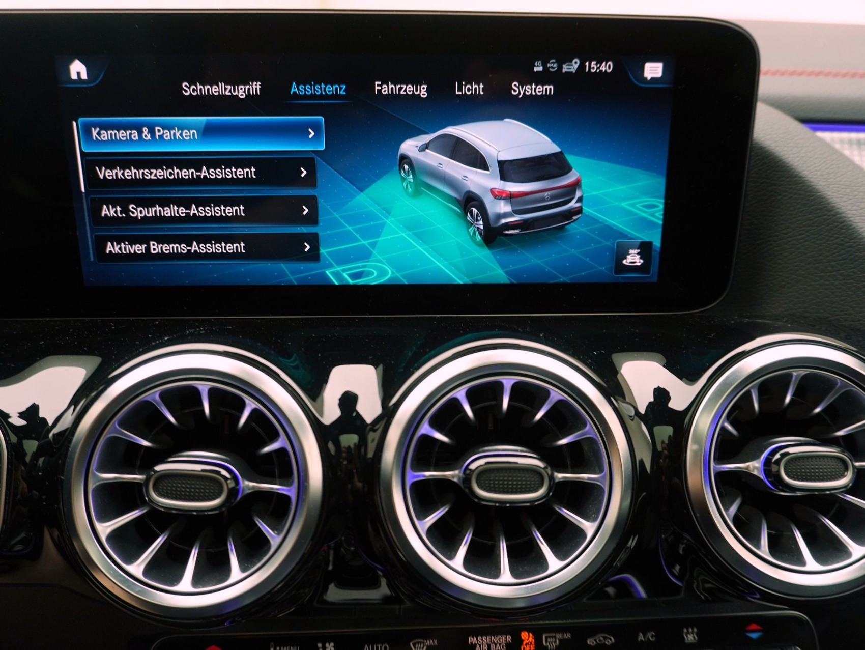 MERCEDES-BENZ EQA 350 Swiss Star AMG Line 4matic-image-23