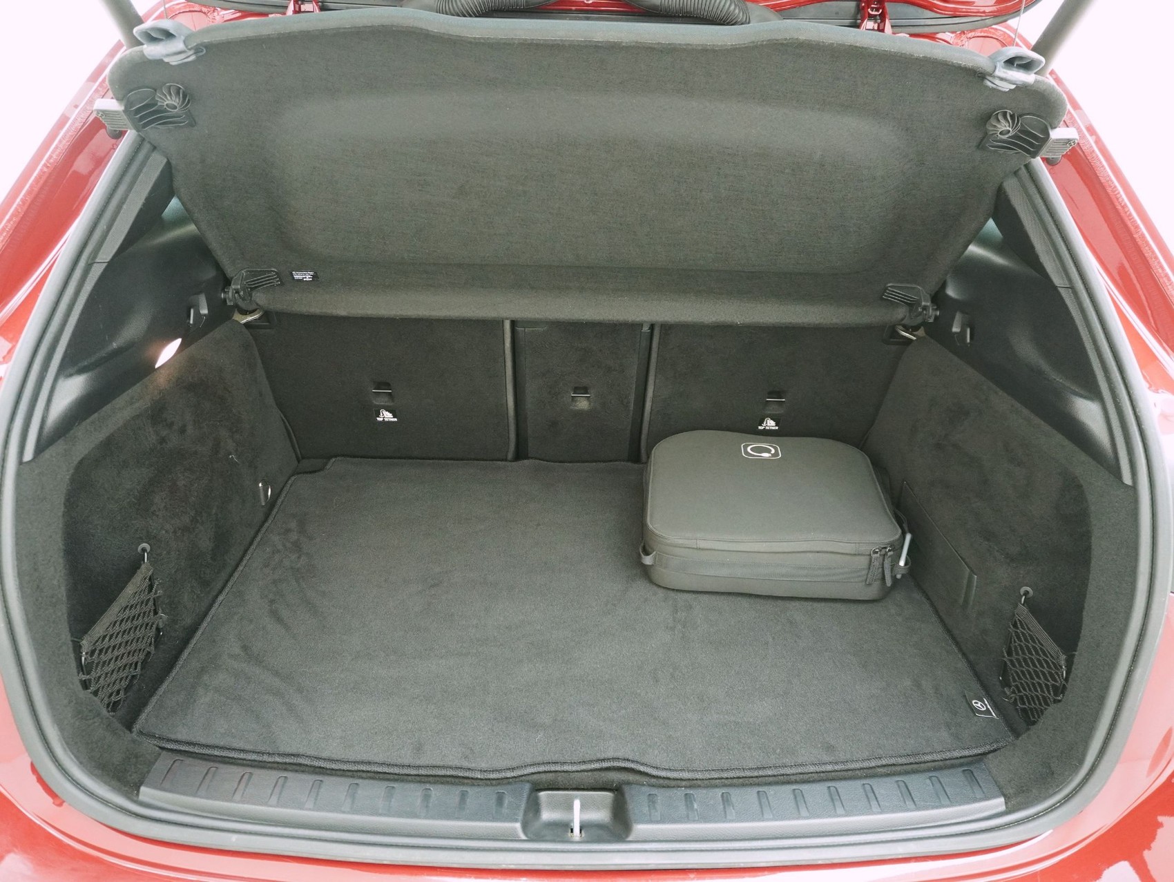 MERCEDES-BENZ EQA 350 Swiss Star AMG Line 4matic-image-13