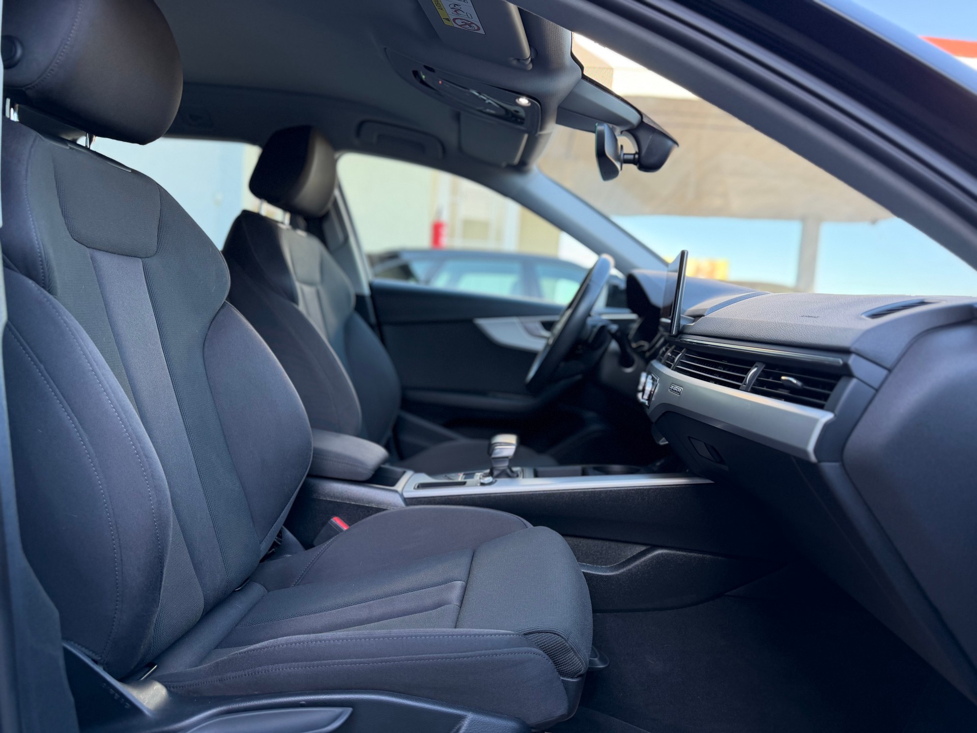 AUDI A4 Avant 40 TDI Attraction quattro S-tronic-image-14