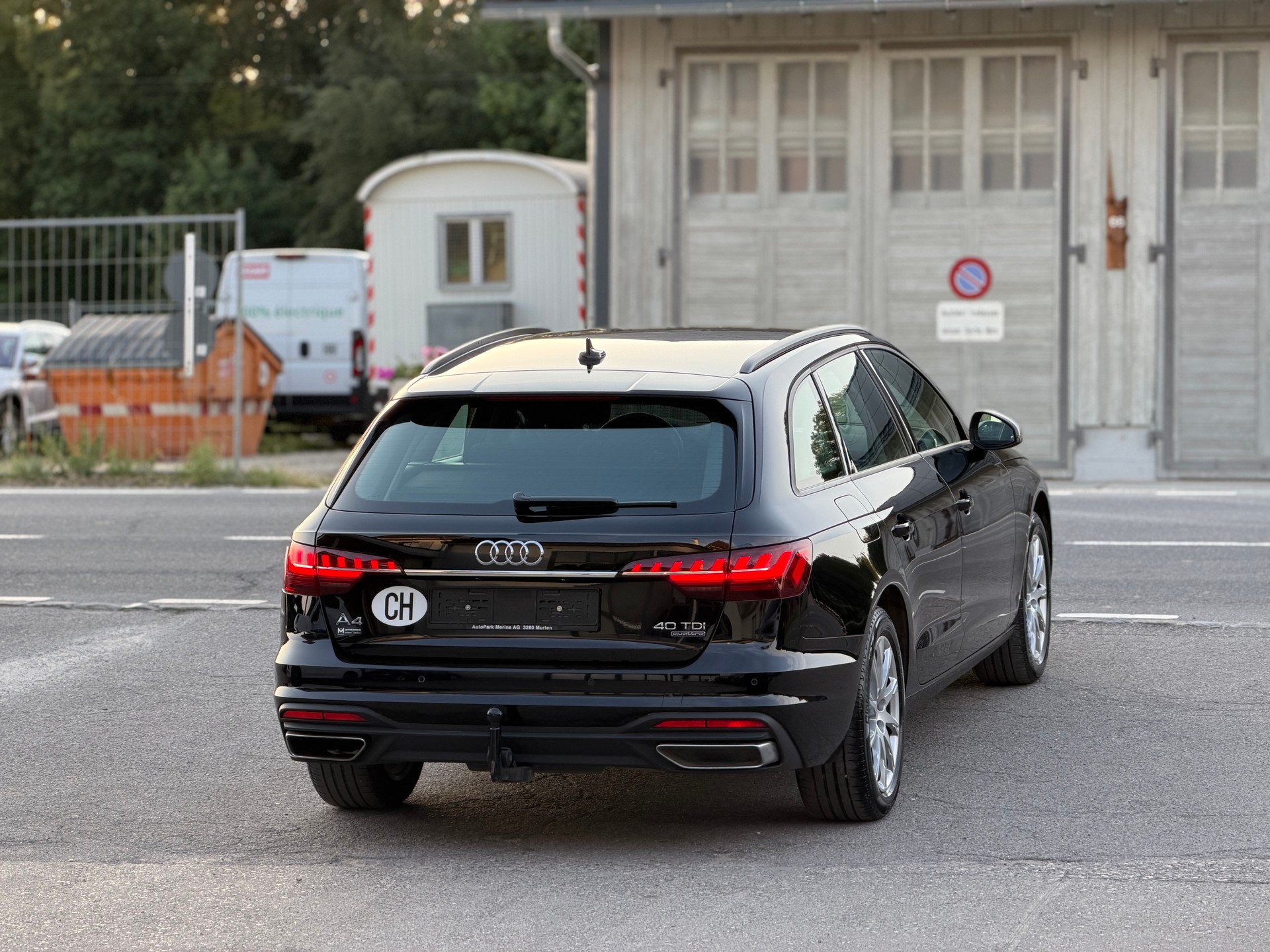 AUDI A4 Avant 40 TDI Attraction quattro S-tronic-image-4