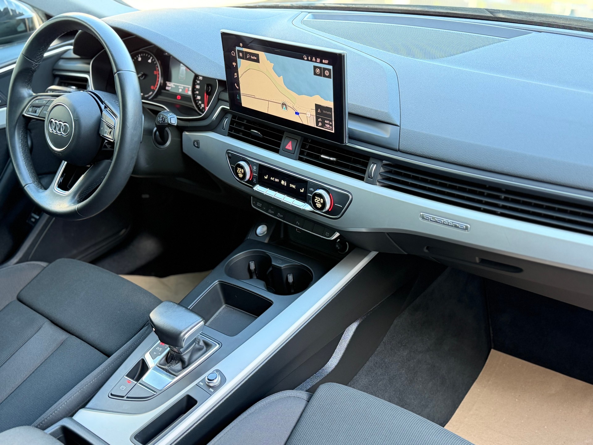 AUDI A4 Avant 40 TDI Attraction quattro S-tronic-image-15