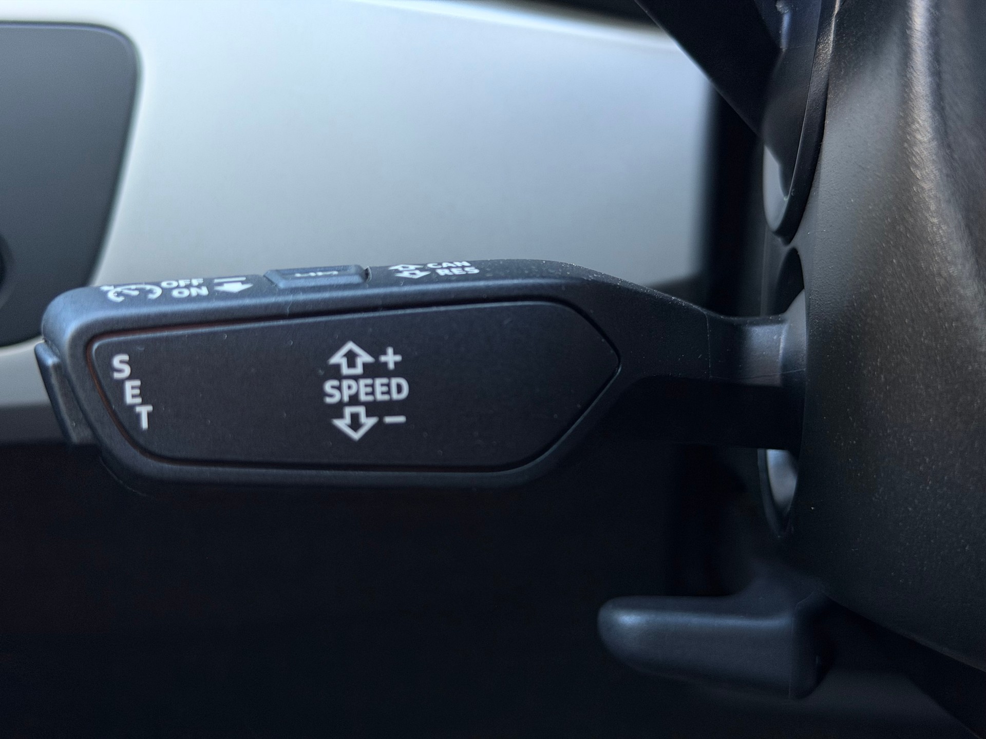 AUDI A4 Avant 40 TDI Attraction quattro S-tronic-image-19