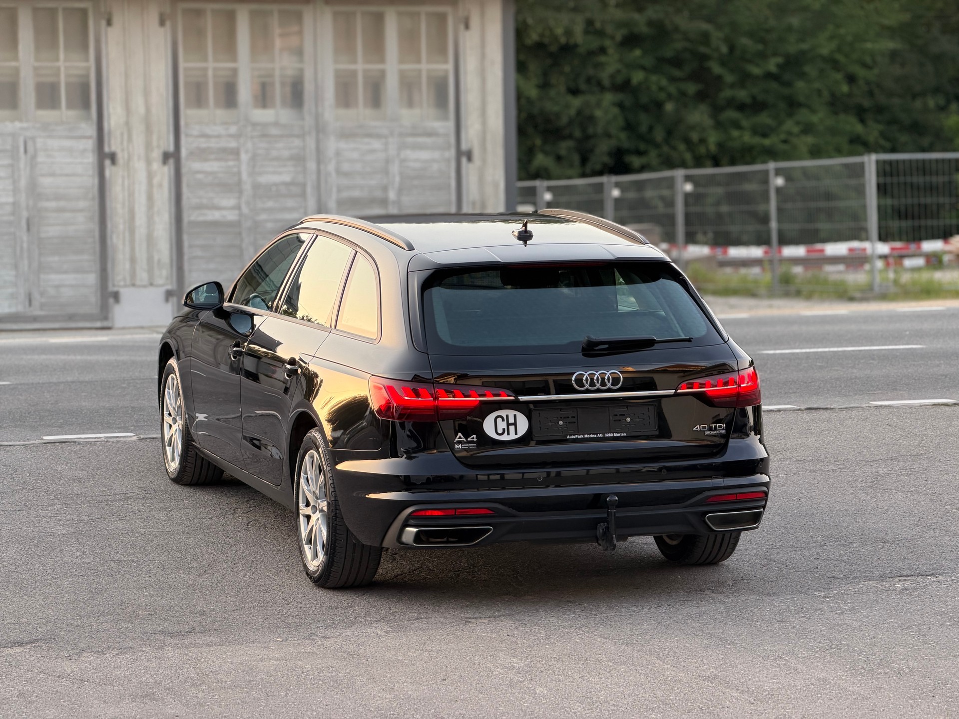 AUDI A4 Avant 40 TDI Attraction quattro S-tronic-image-6