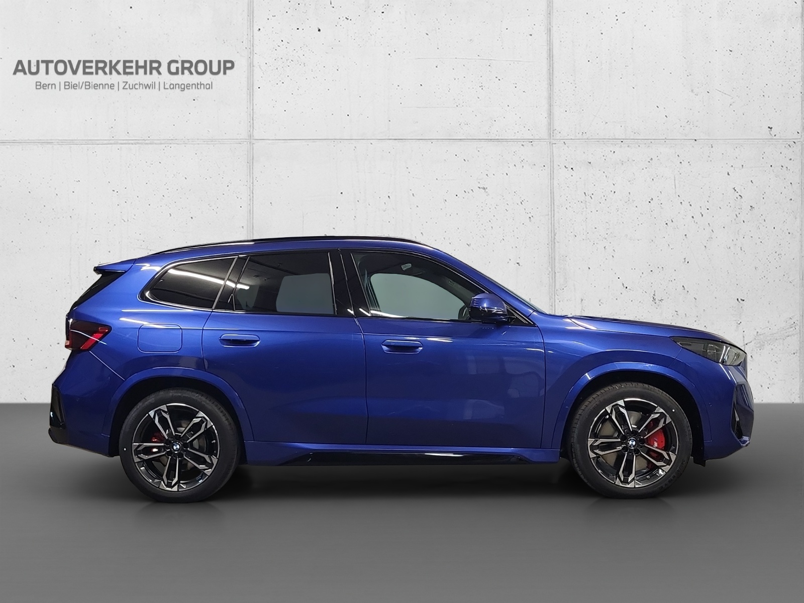 BMW iX1 xDrive 30 M Sport Pro-showroom-element-3
