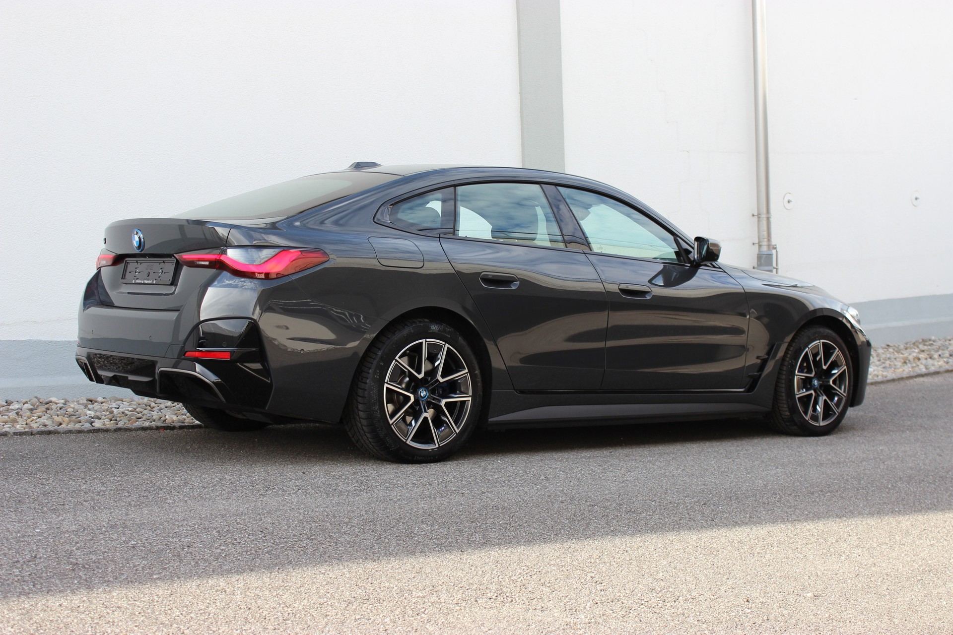 BMW i4 M50 DRAVITGRAU METALLIC *0.9%-LEASINGAKTION*-showroom-element-2