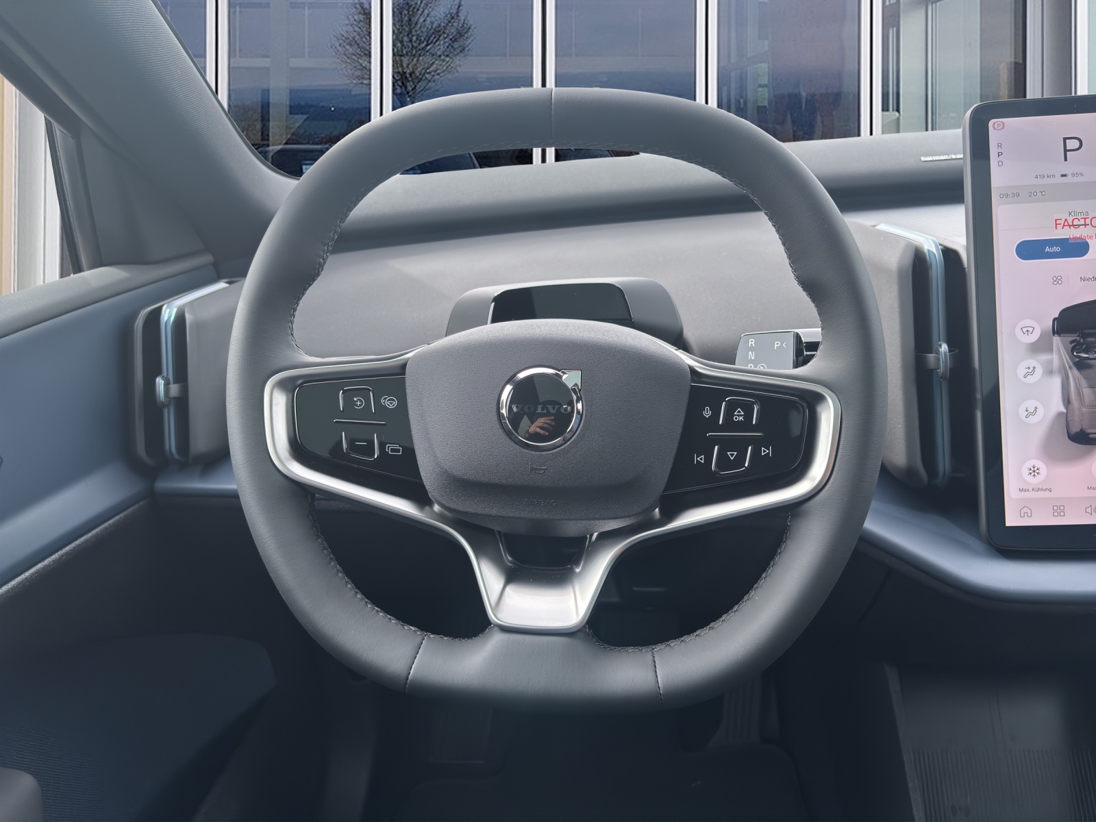 VOLVO EX30 CC E60 Twin Performance AWD-image-11