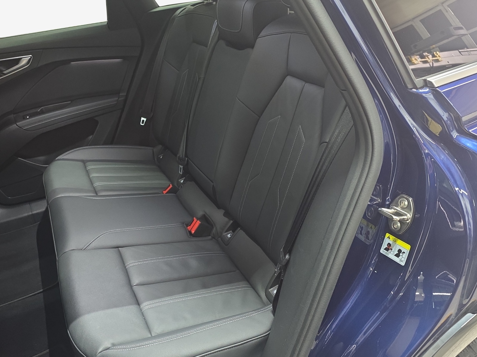 AUDI Q4 e-tron 50 quattro-image-11