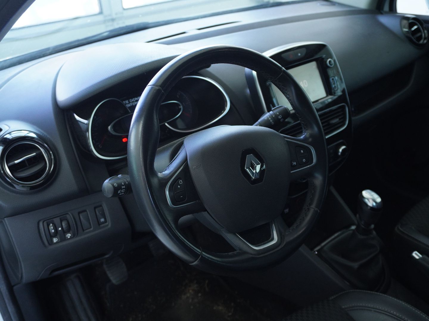 RENAULT Clio Grandtour 1.2 16V T Intens-showroom-element-2