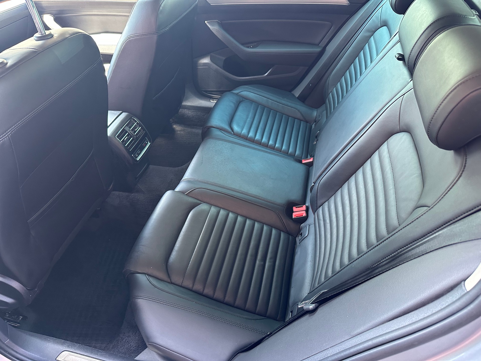 VW Passat Alltrack 2.0 TDI BMT 4Motion DSG-image-12