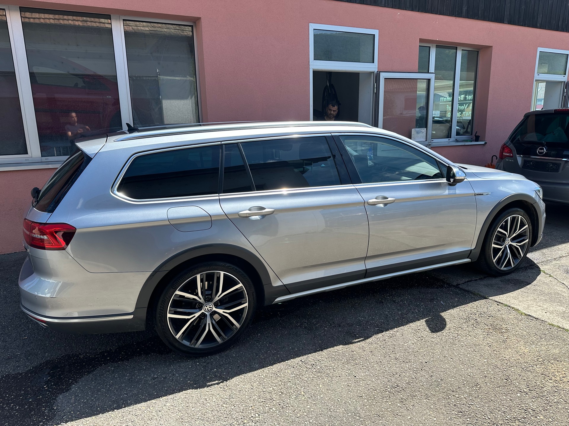 VW Passat Alltrack 2.0 TDI BMT 4Motion DSG-image-5