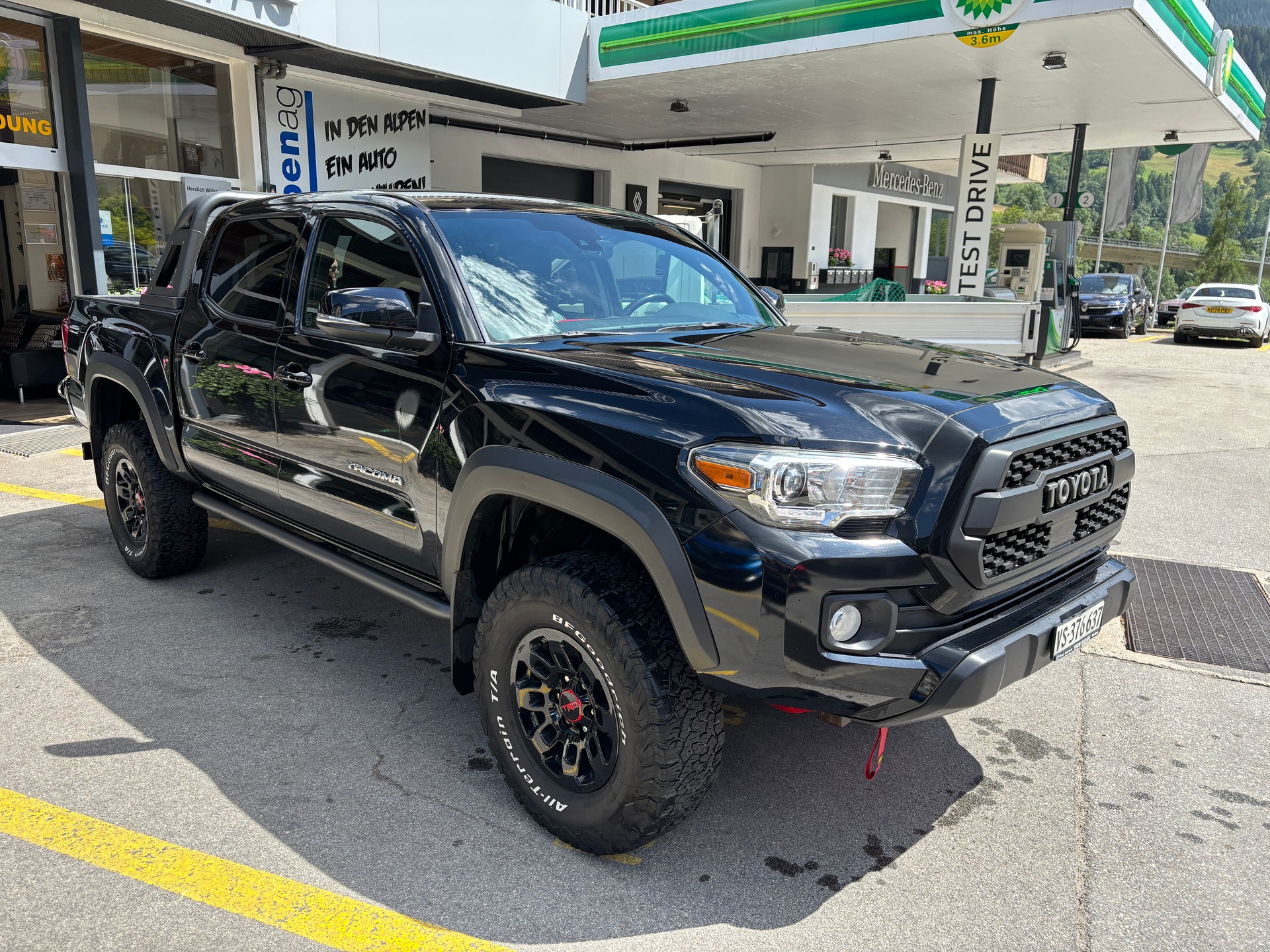 TOYOTA Tacoma TRD 4x4-showroom-element-1
