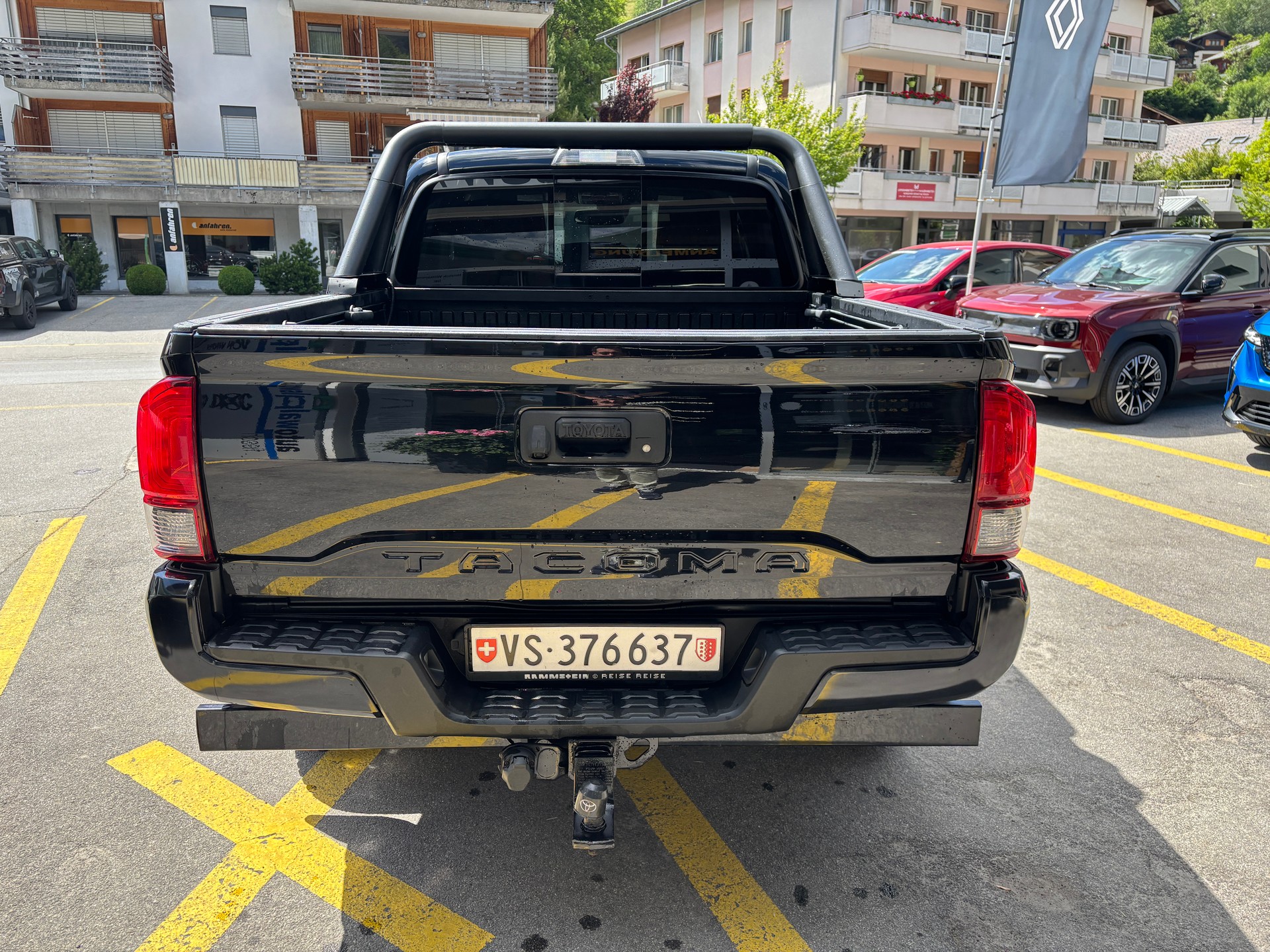 TOYOTA Tacoma TRD 4x4-showroom-element-3