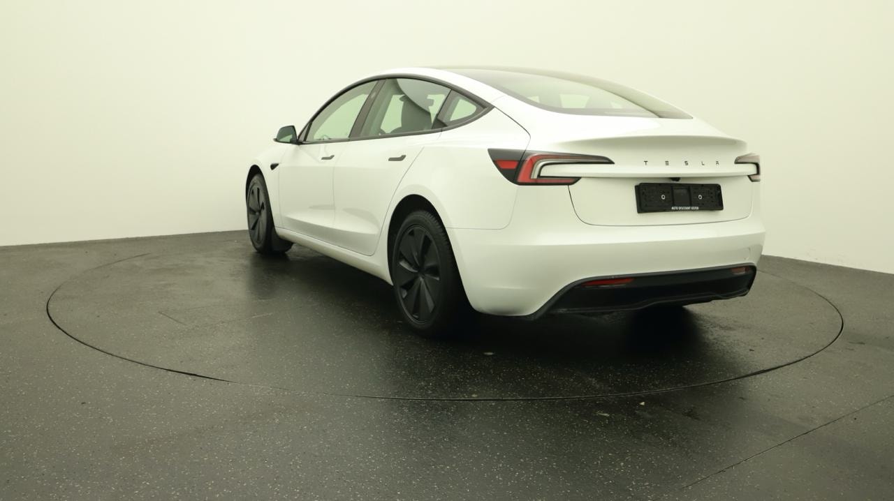 TESLA Model 3 Long Range RWD-showroom-element-3