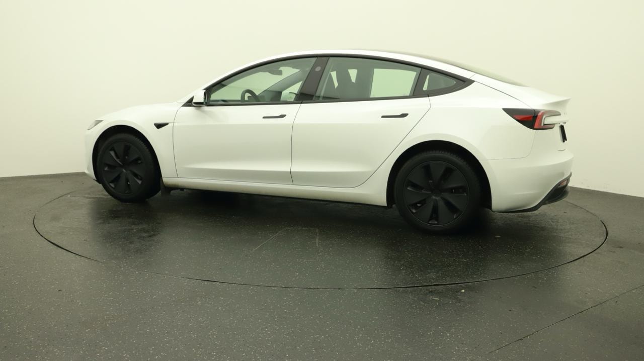 TESLA Model 3 Long Range RWD-showroom-element-2