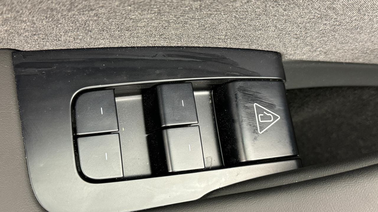 TESLA Model 3 Long Range RWD-image-8