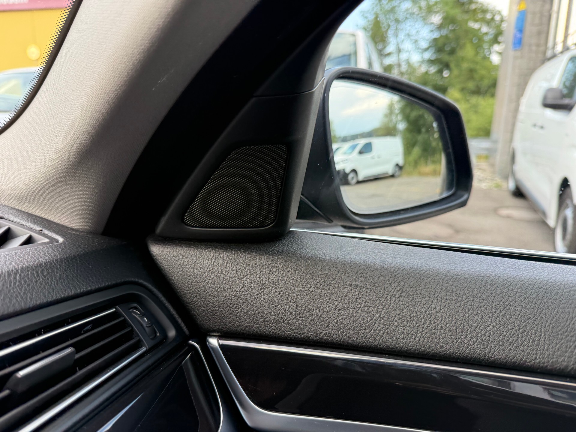 BMW 528i Touring xDrive Modern Line Steptronic-image-23