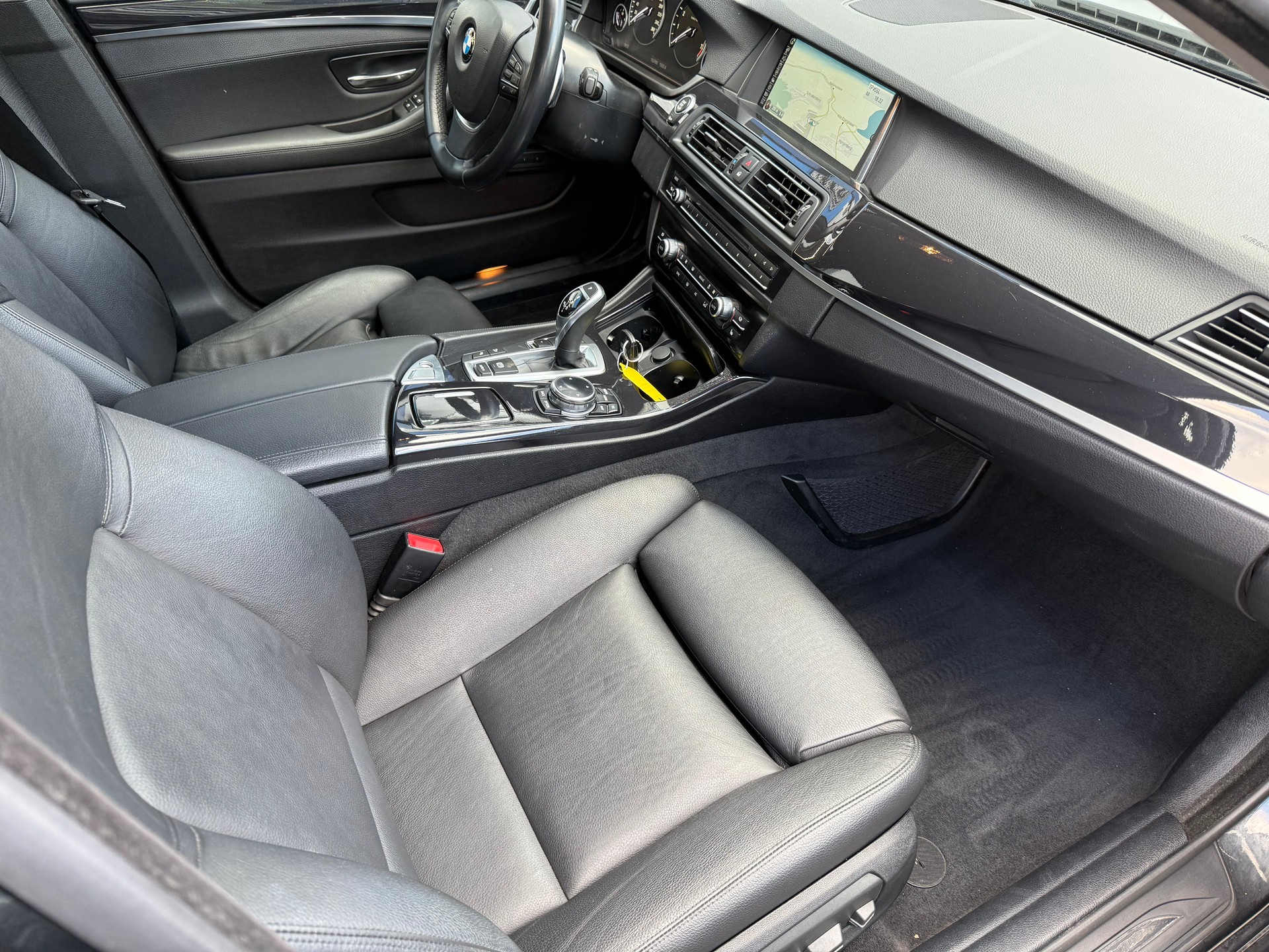 BMW 528i Touring xDrive Modern Line Steptronic-image-8