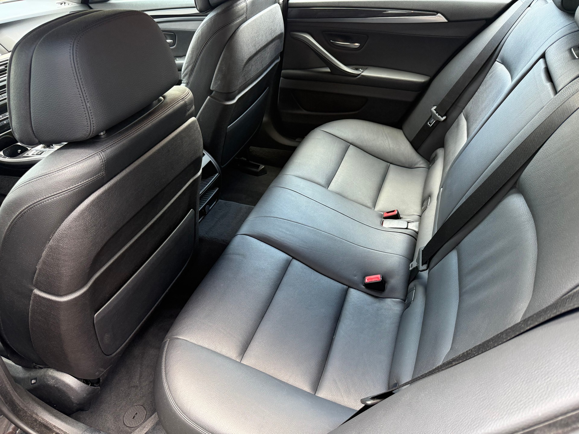 BMW 528i Touring xDrive Modern Line Steptronic-image-12