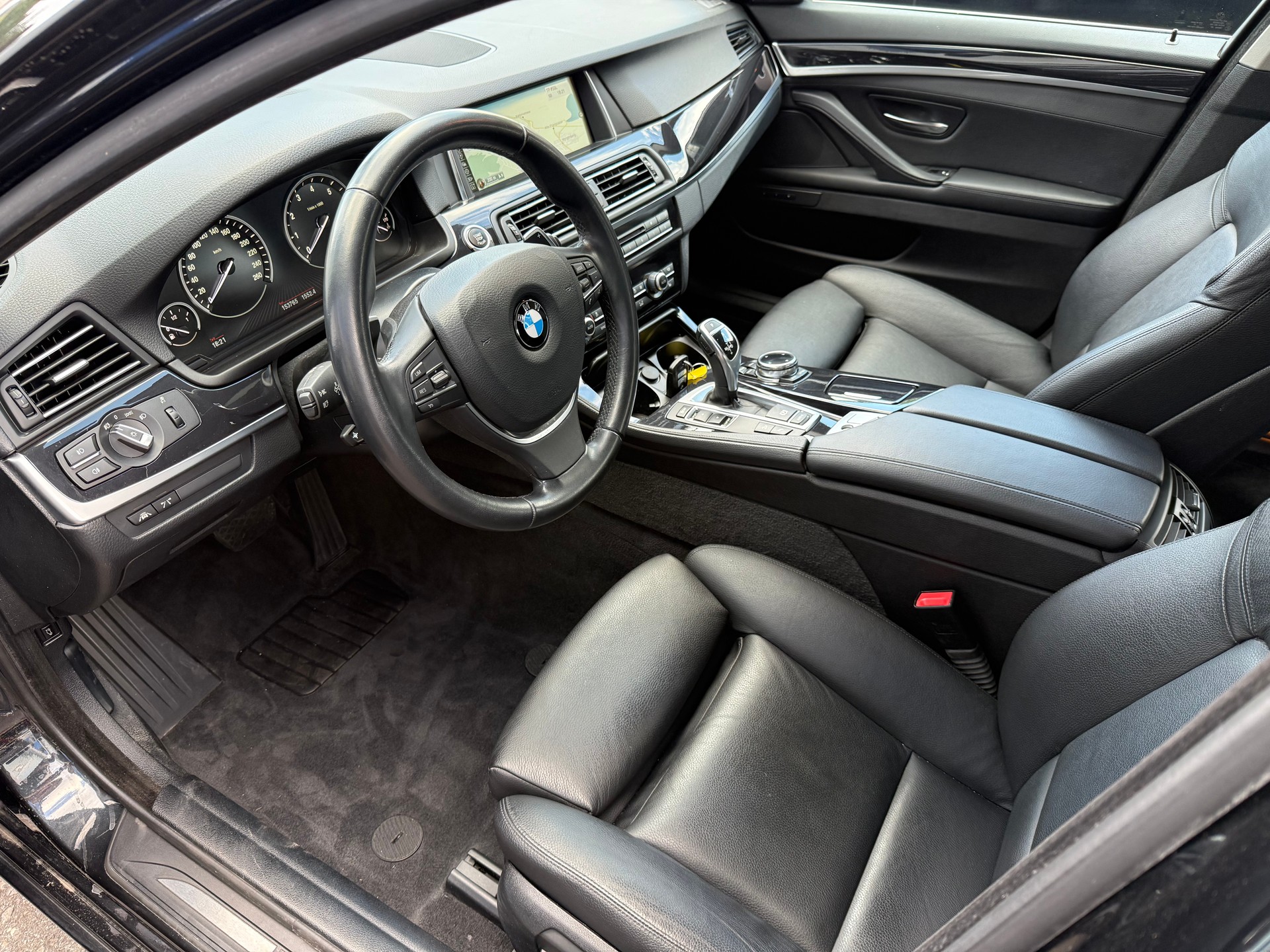 BMW 528i Touring xDrive Modern Line Steptronic-image-14