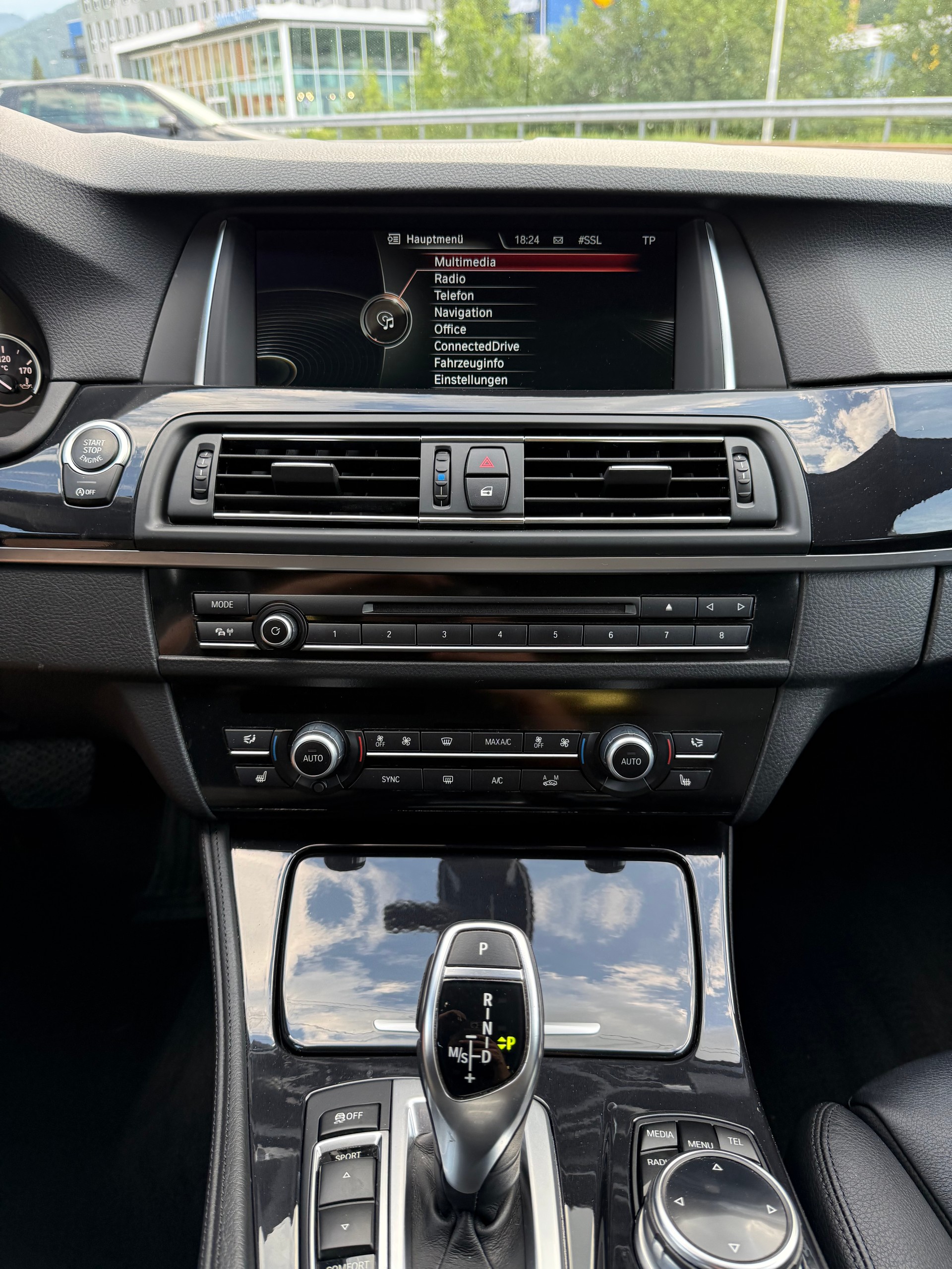 BMW 528i Touring xDrive Modern Line Steptronic-image-24